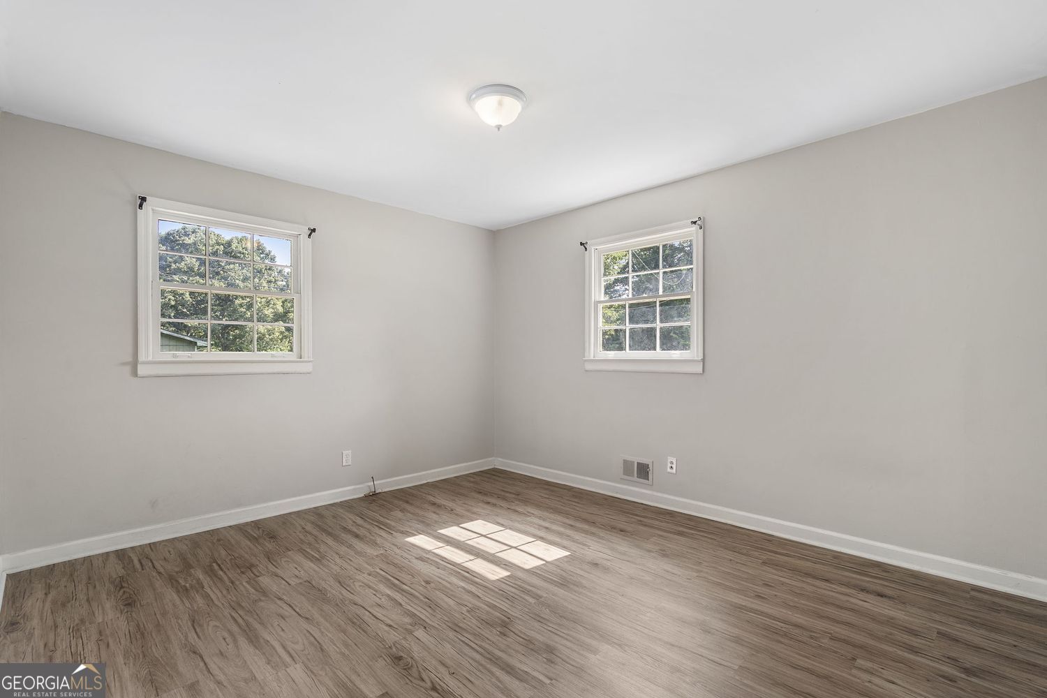 5525 Oak Grove Drive Property Photo 26