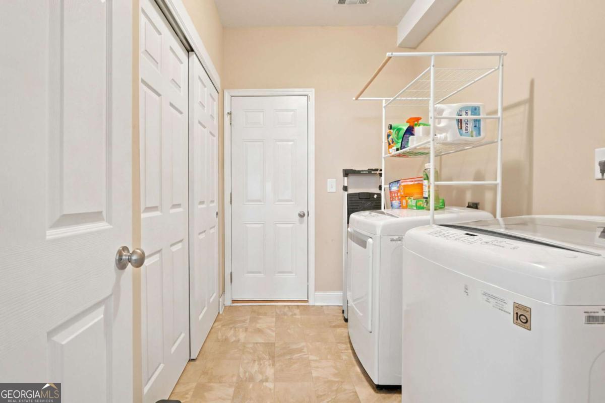 3965 Hemingway Drive Property Photo 7