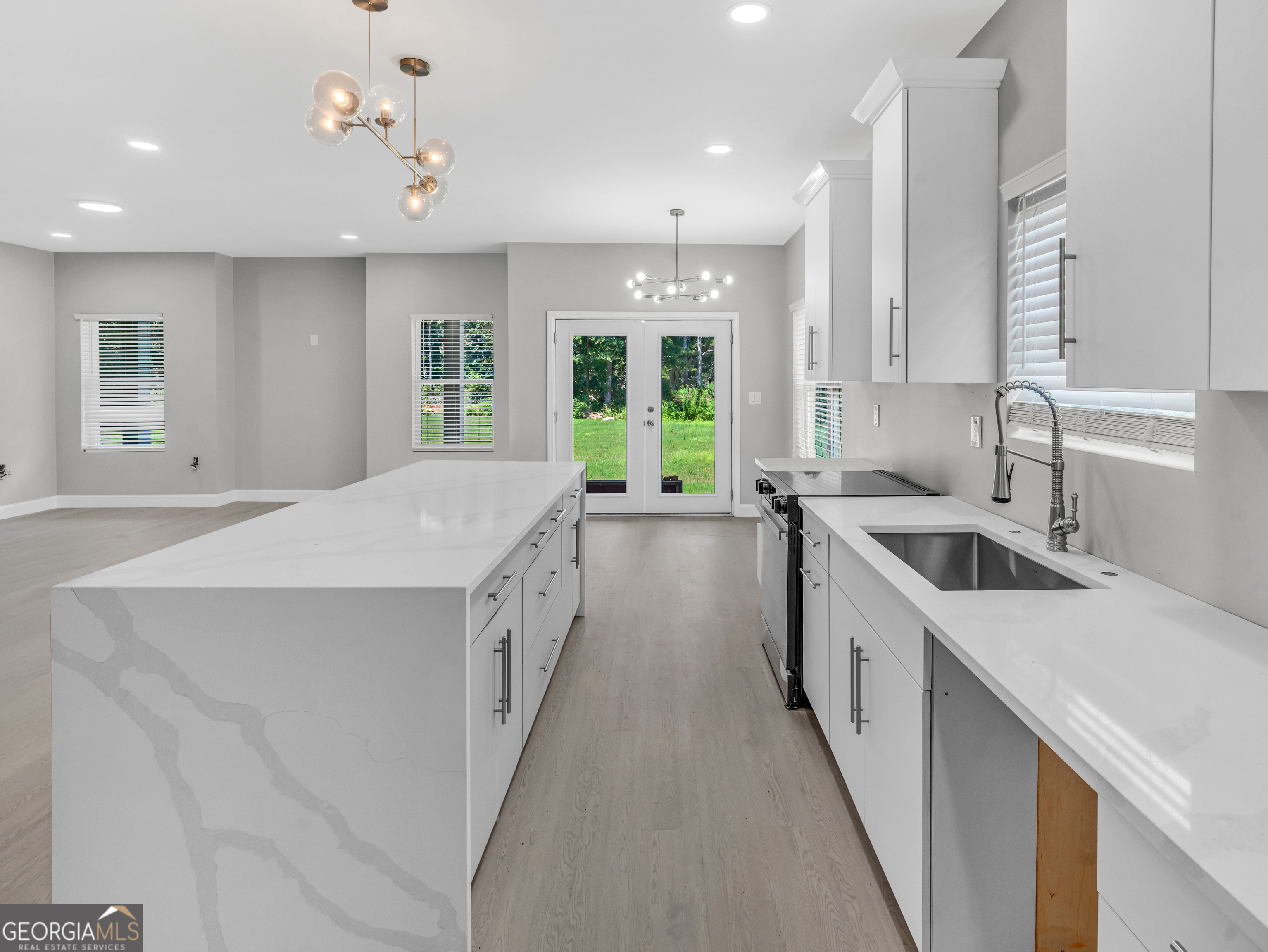 8143 Spivey Road Property Photo 4
