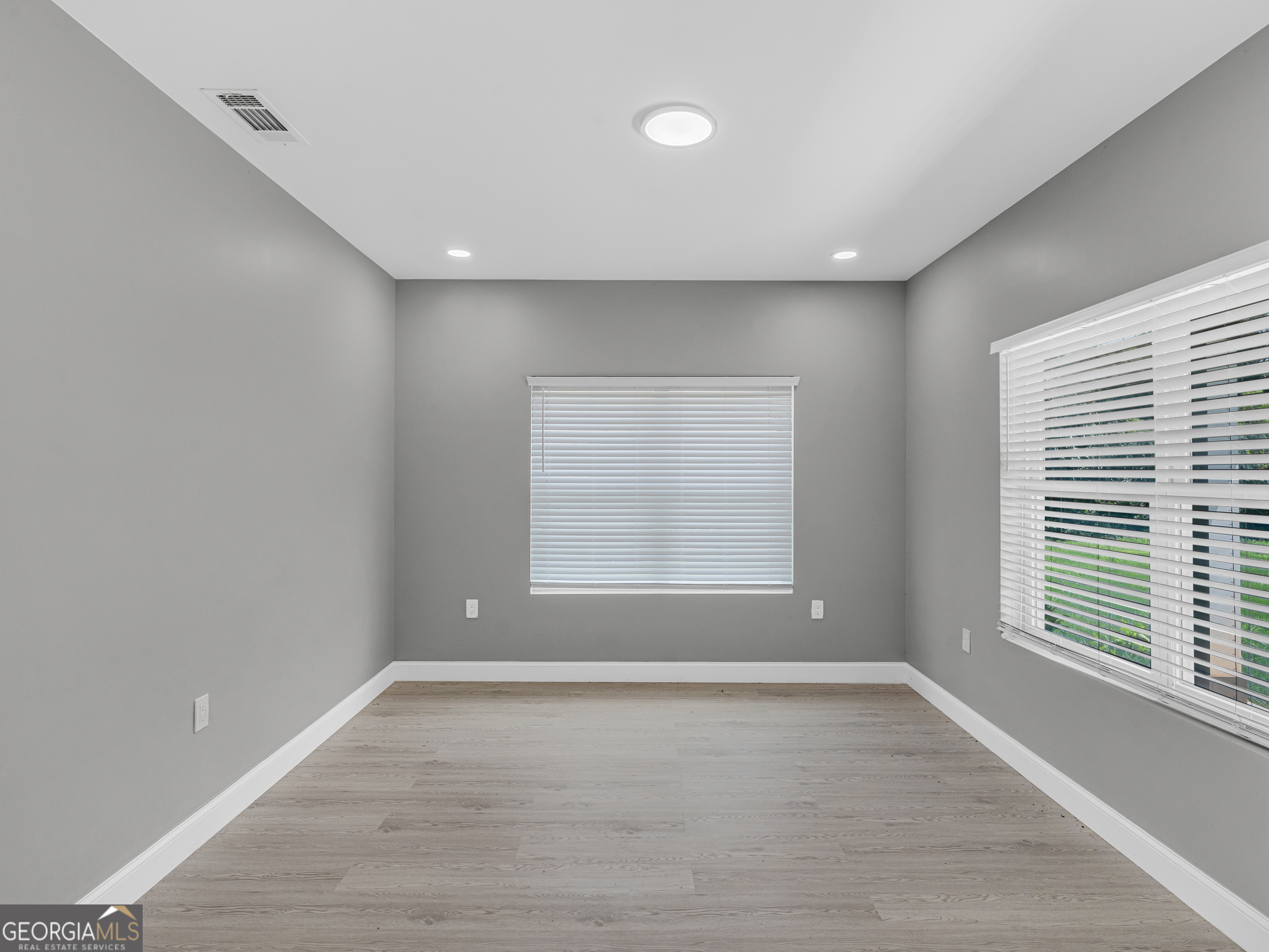 8143 Spivey Road Property Photo 11