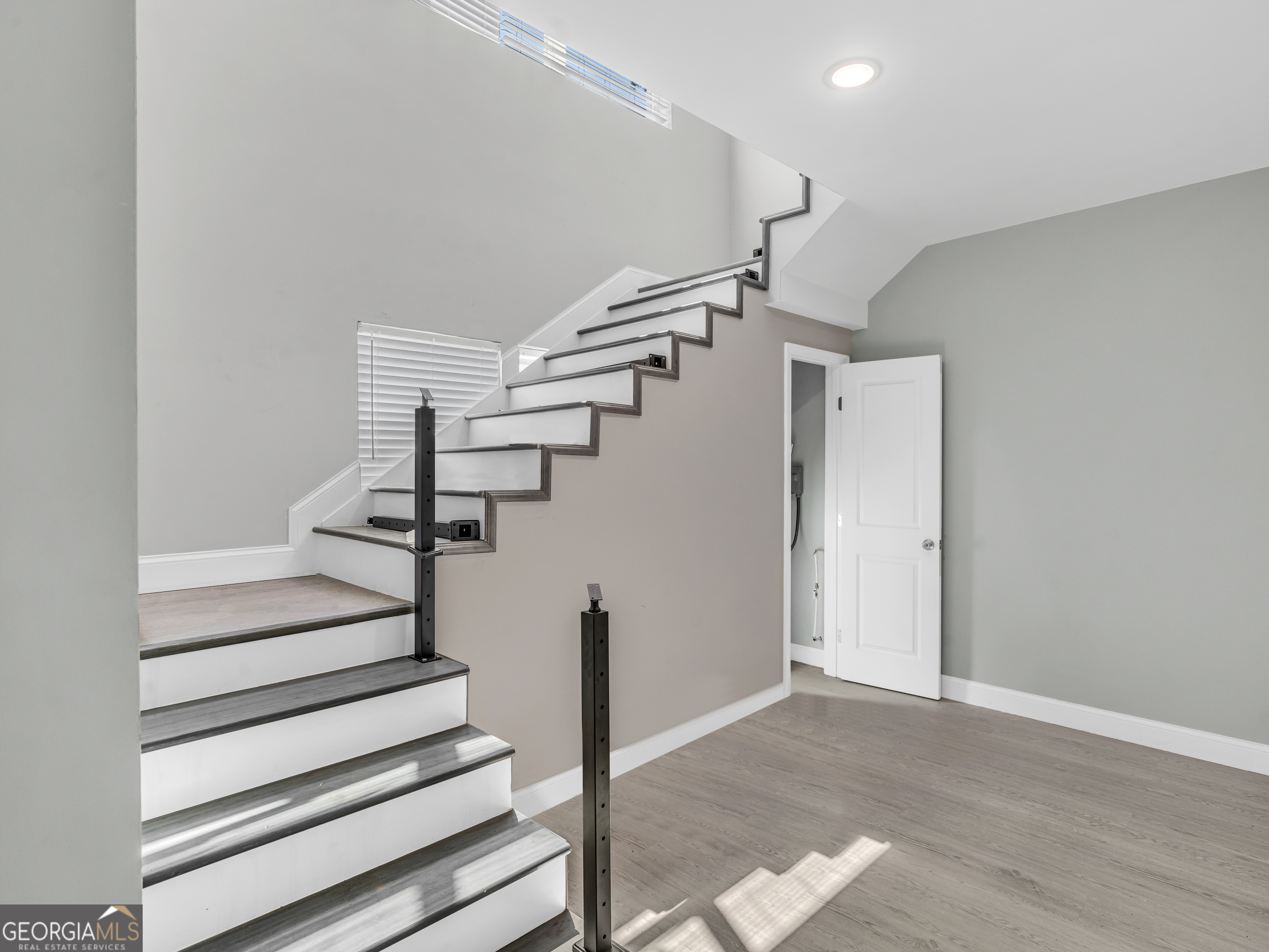 8143 Spivey Road Property Photo 12