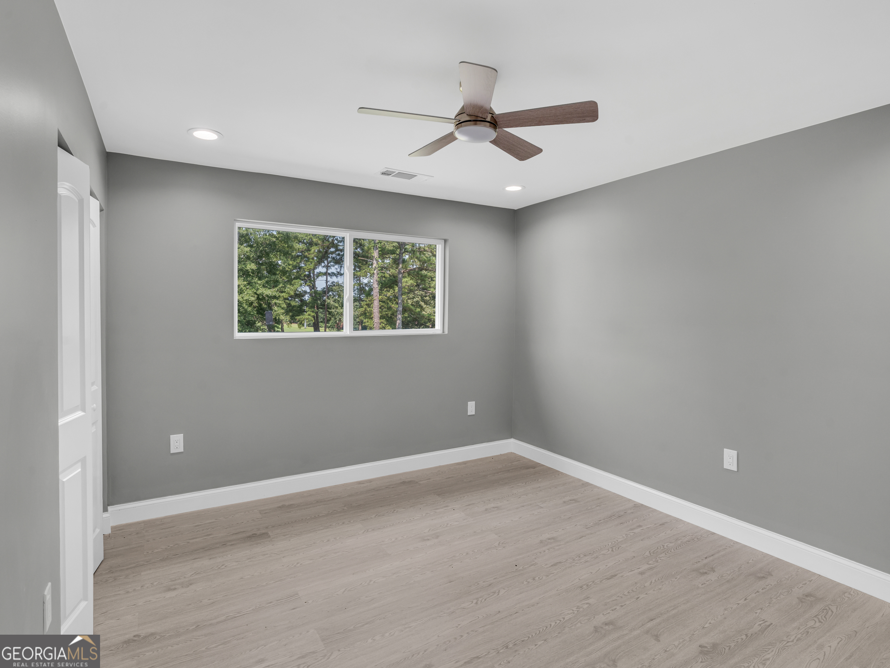 8143 Spivey Road Property Photo 17