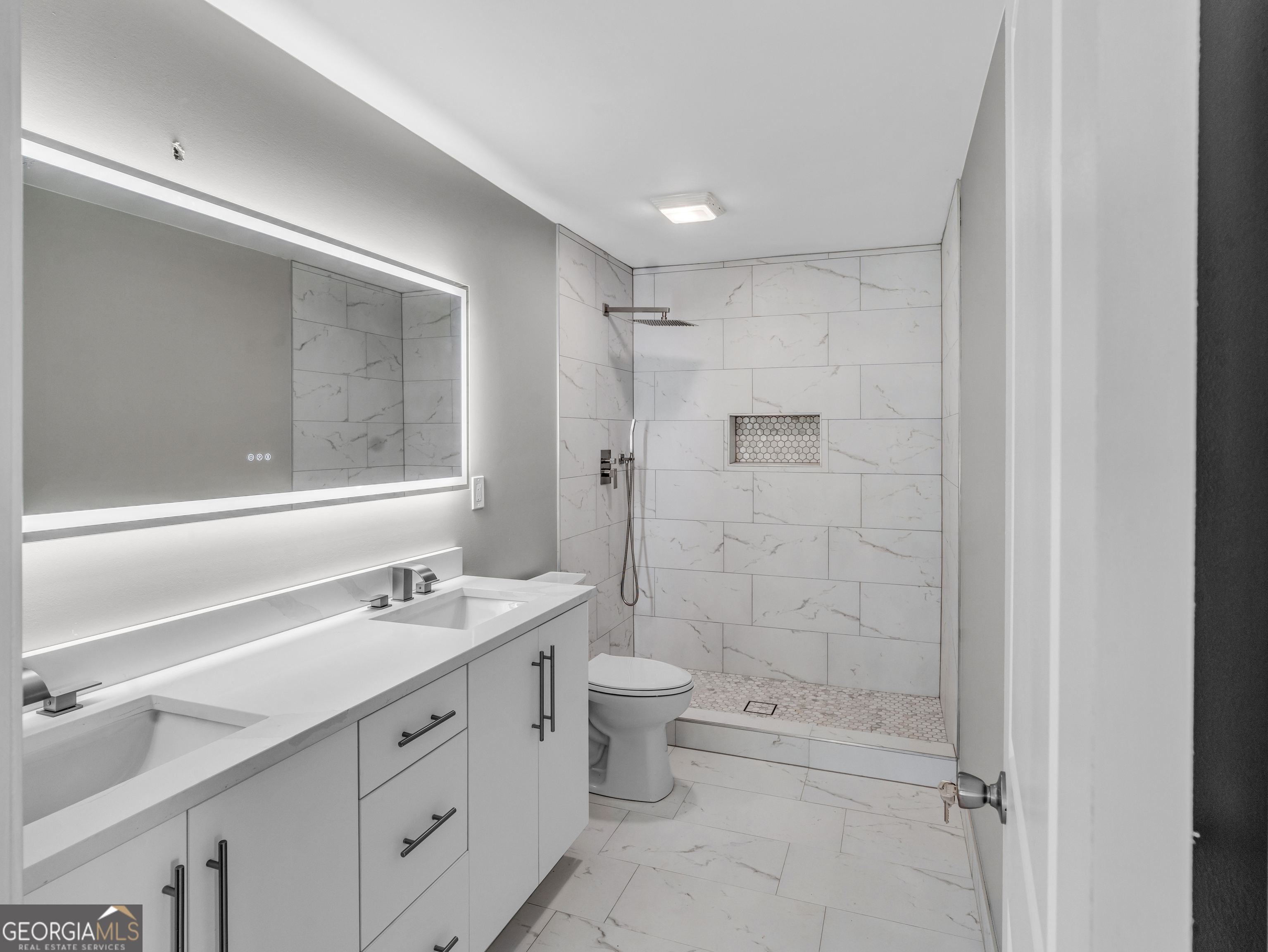 8143 Spivey Road Property Photo 19