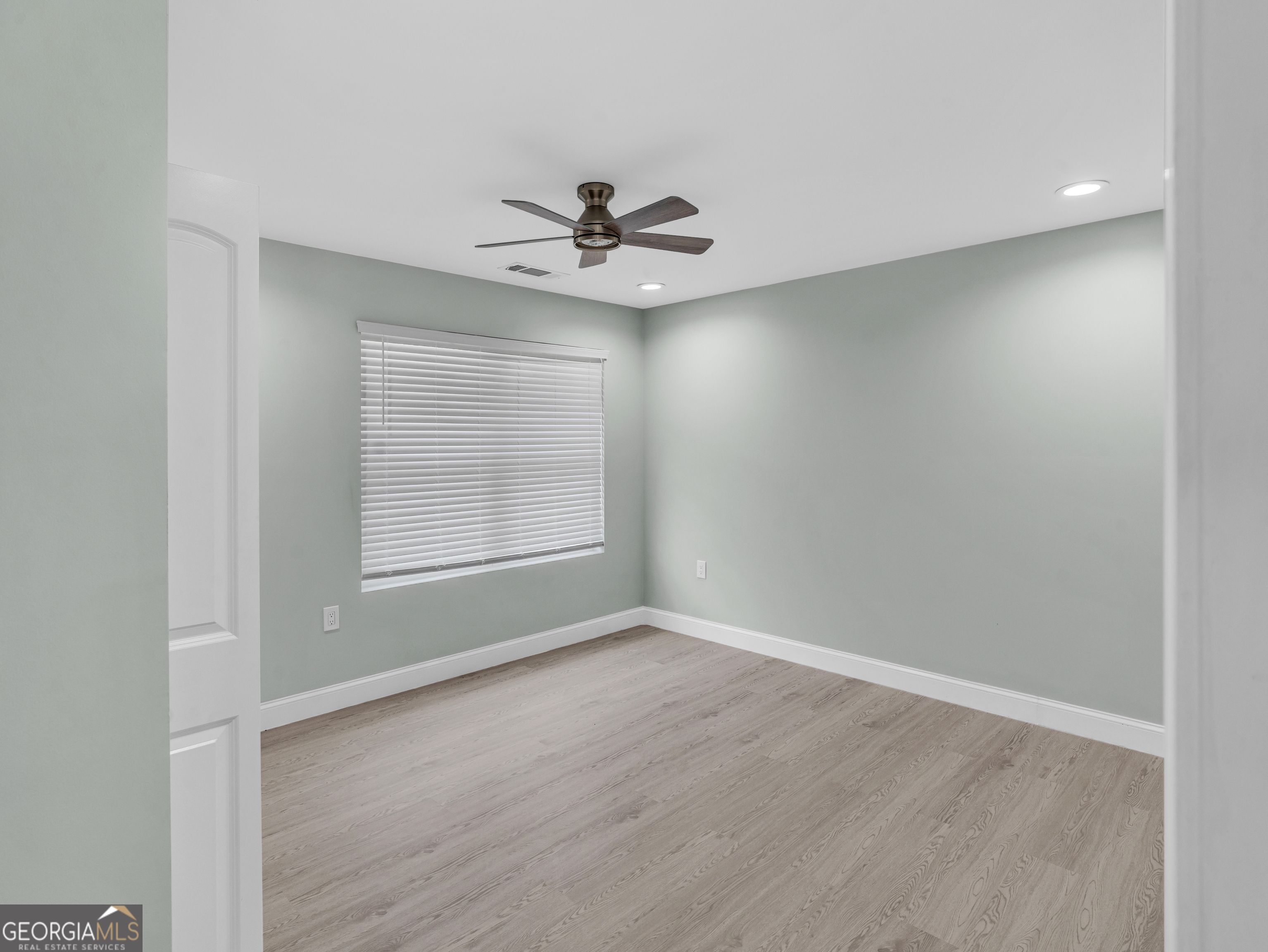 8143 Spivey Road Property Photo 20