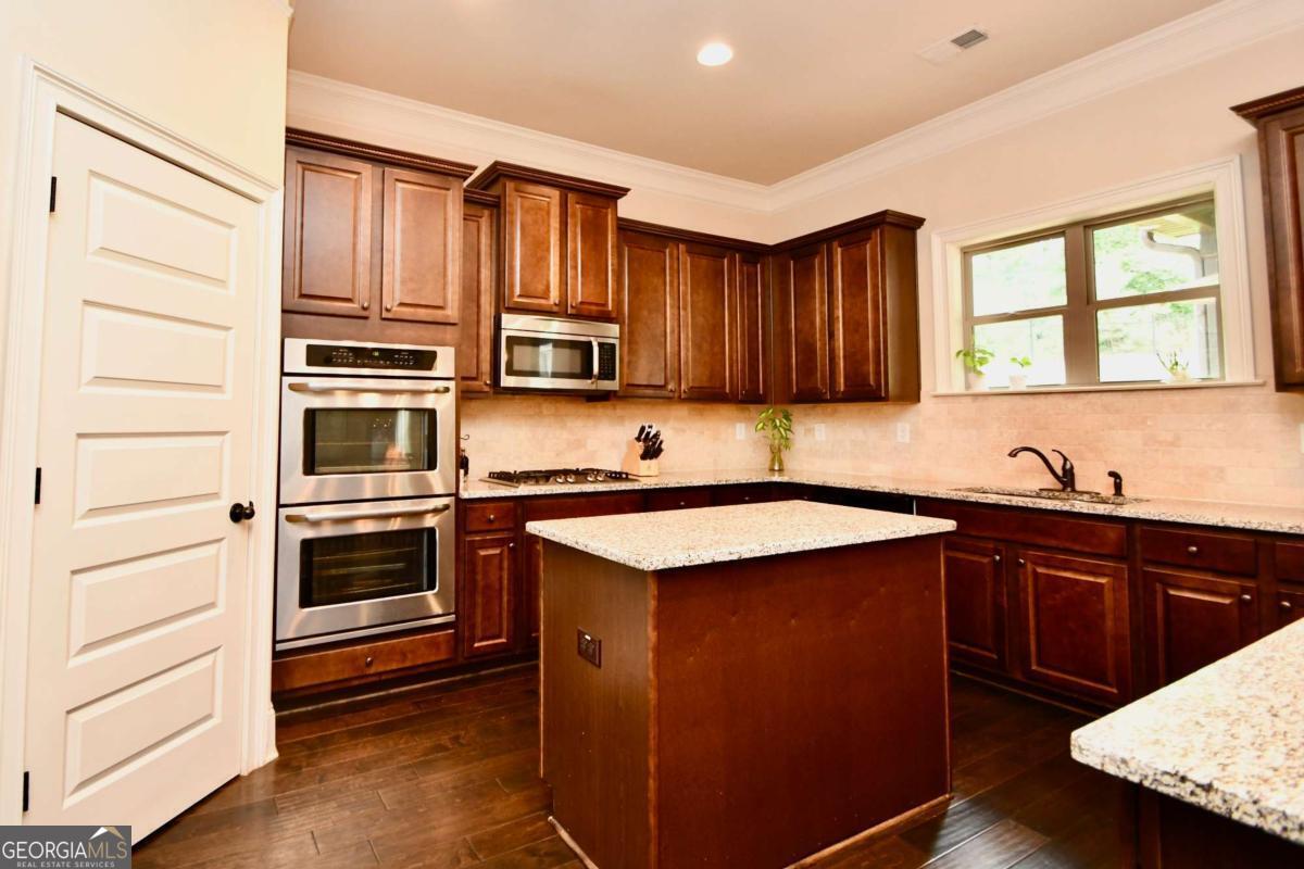 1140 Riverhill Drive Property Photo 9