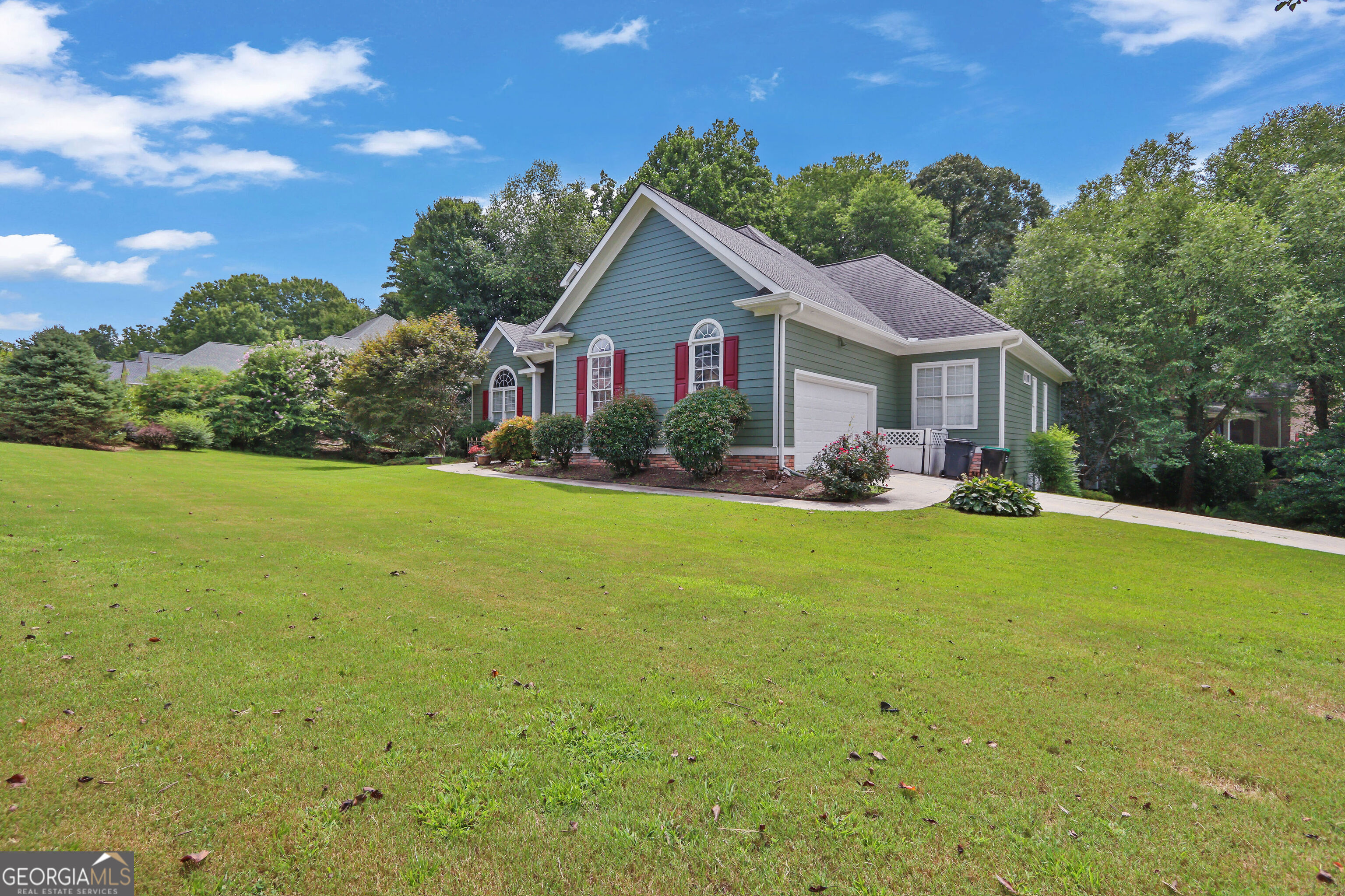 2195 Misty Oaks Drive Property Photo 2