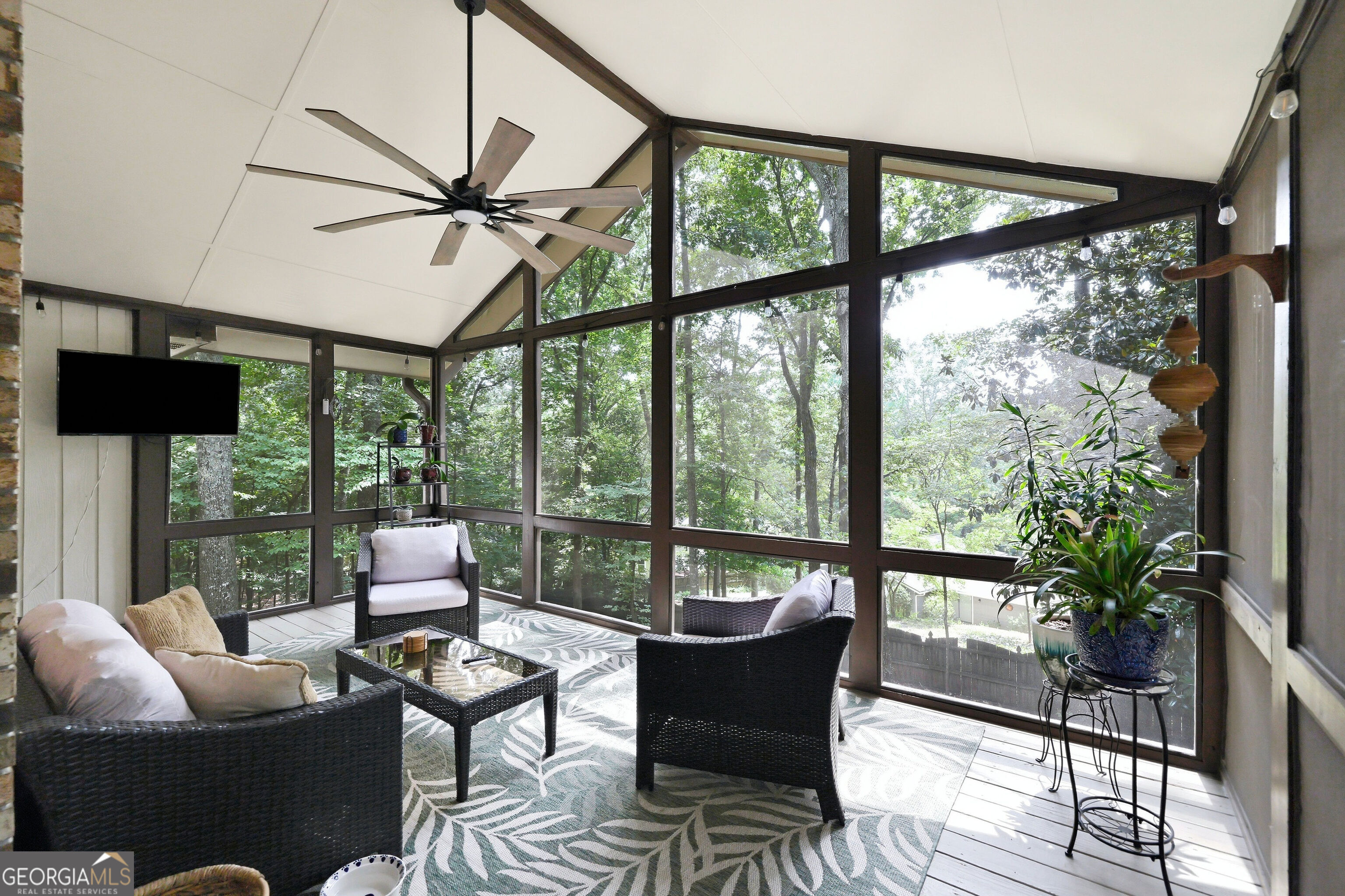 625 Meuse Way Property Photo 4