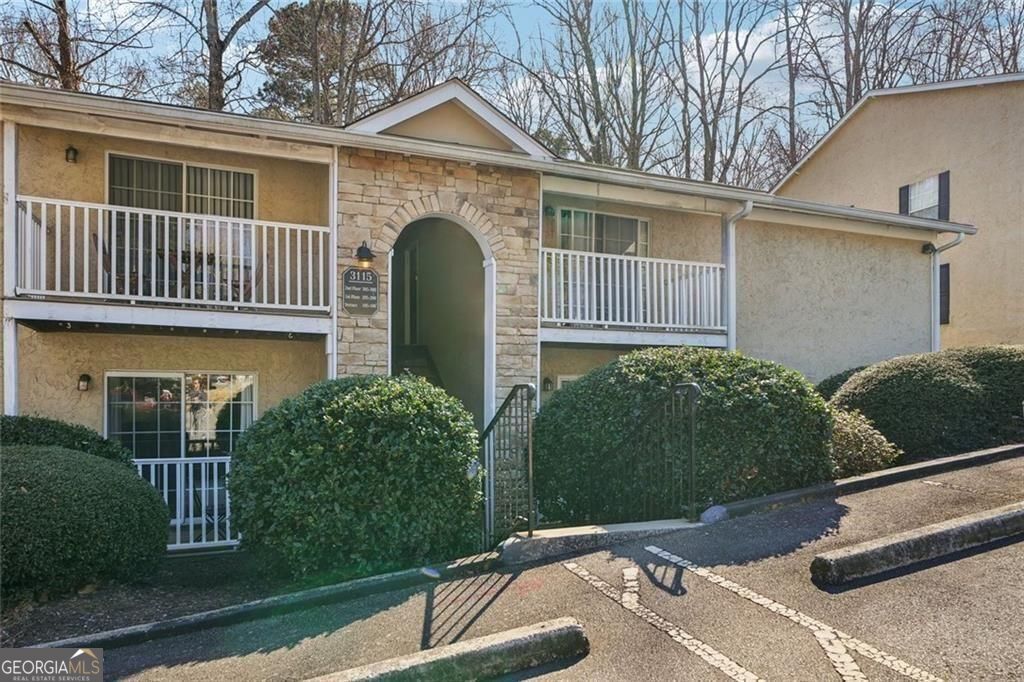 3115 Seven Pines Court # 207 Property Photo 2