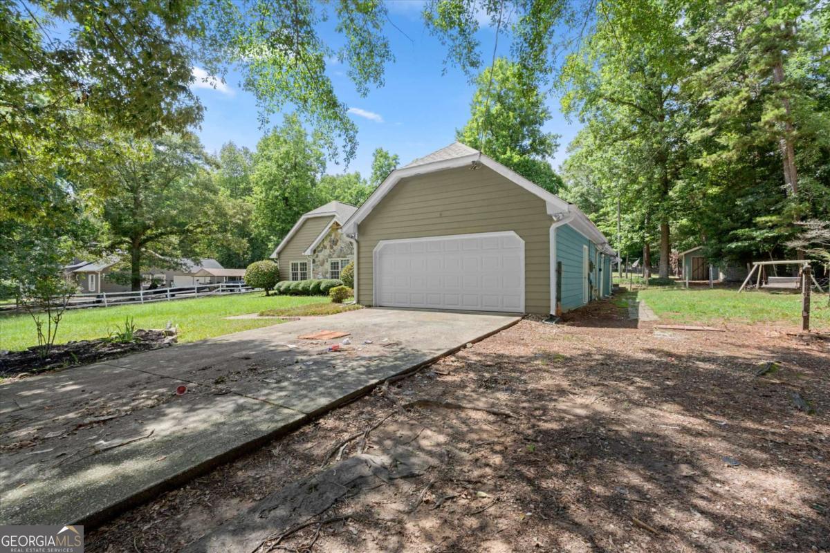 5015 Logans Run Property Photo 4