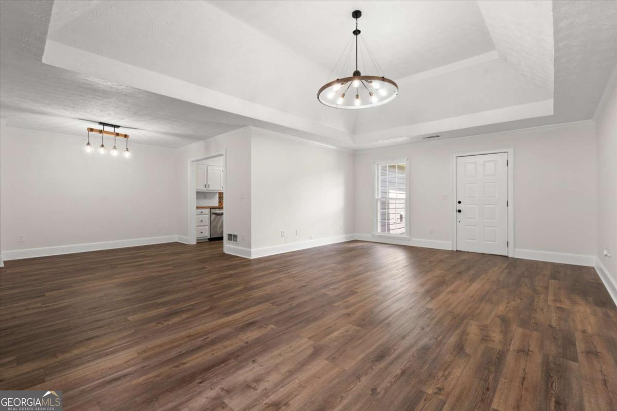 5015 Logans Run Property Photo 8