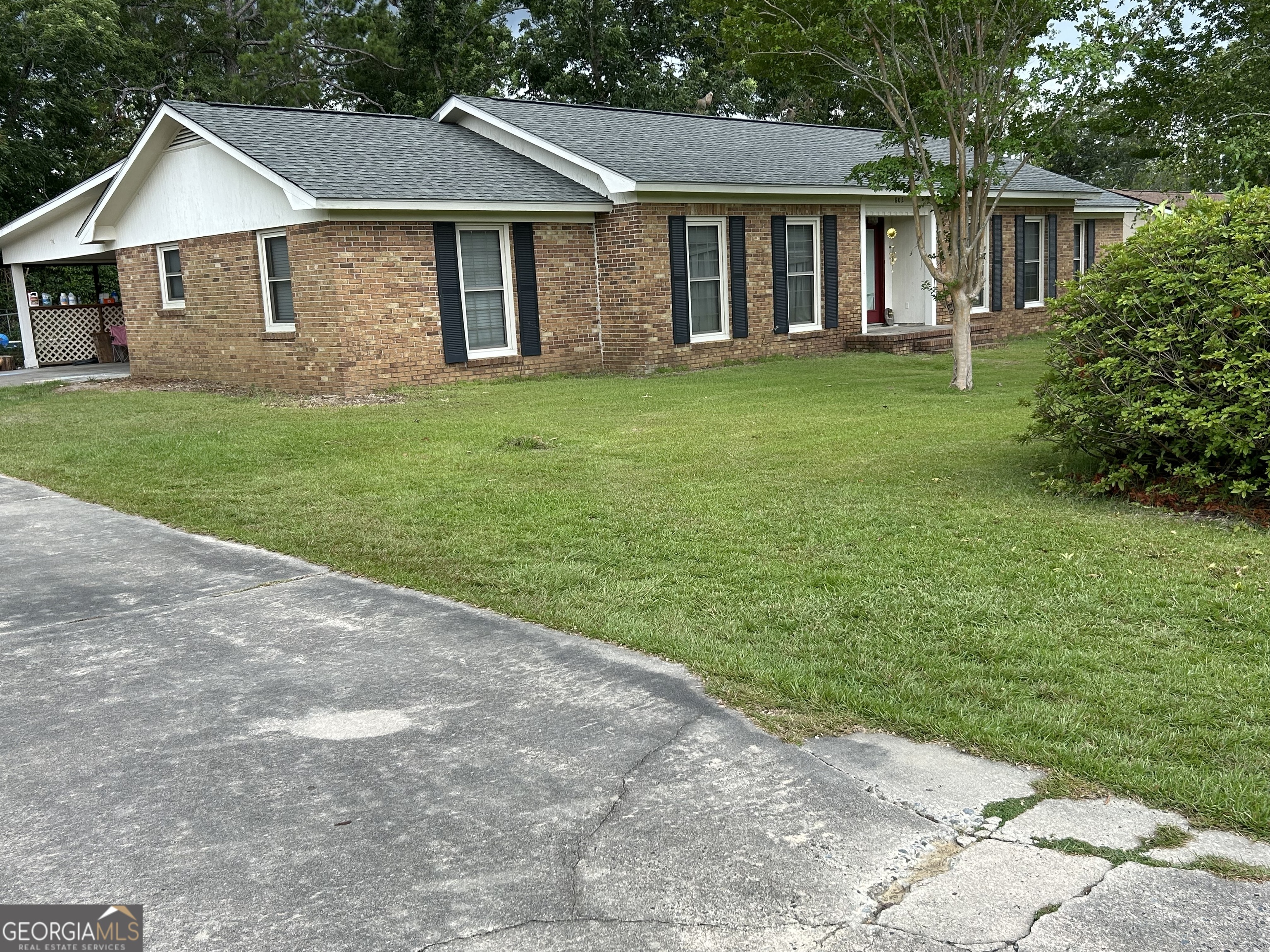 802 Clyde Property Photo 2