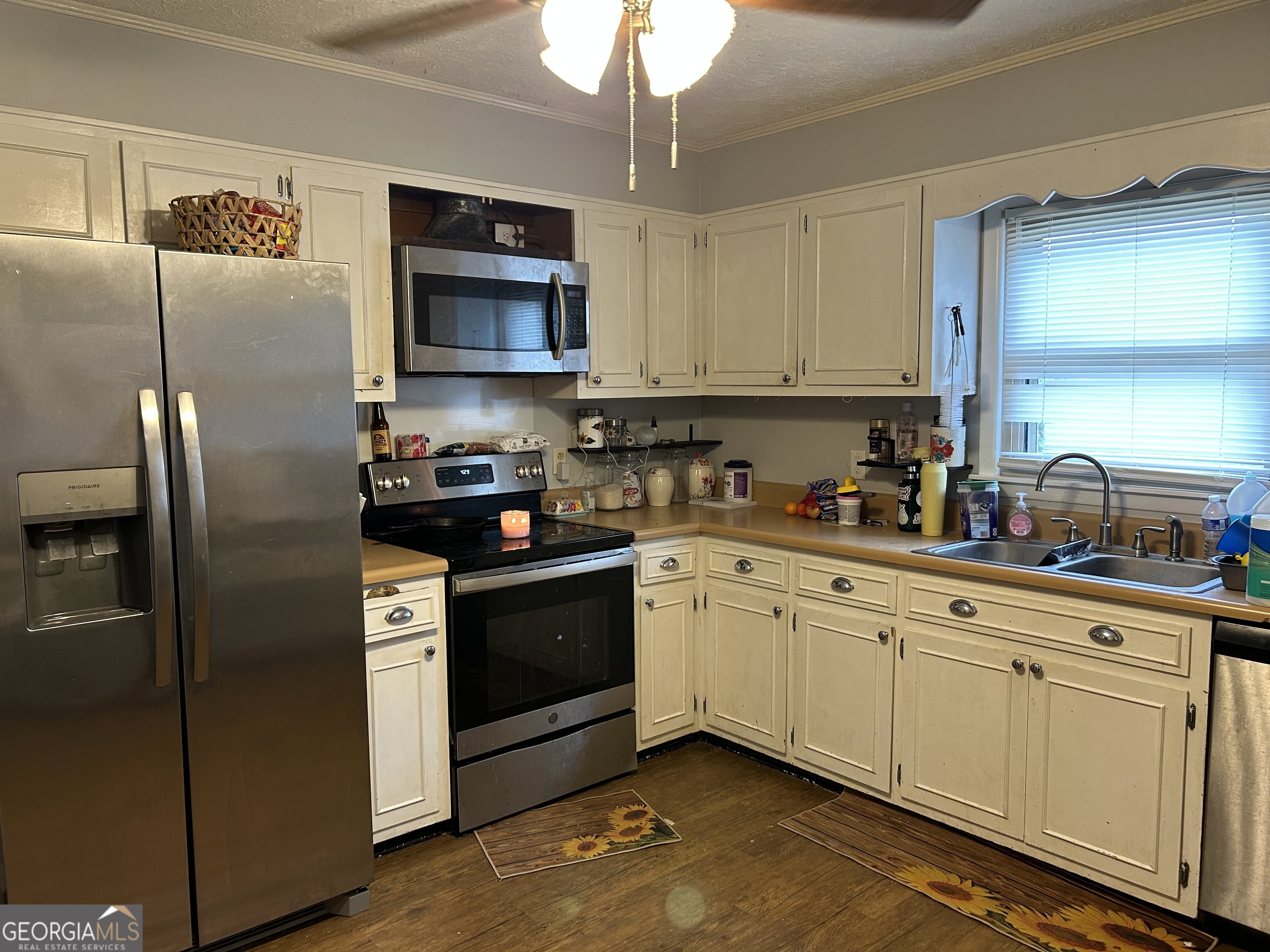 802 Clyde Property Photo 3
