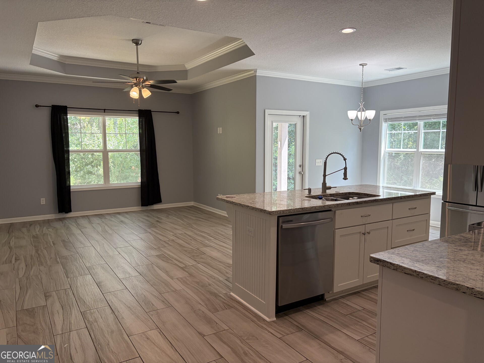 325 Gary Circle Property Photo 4