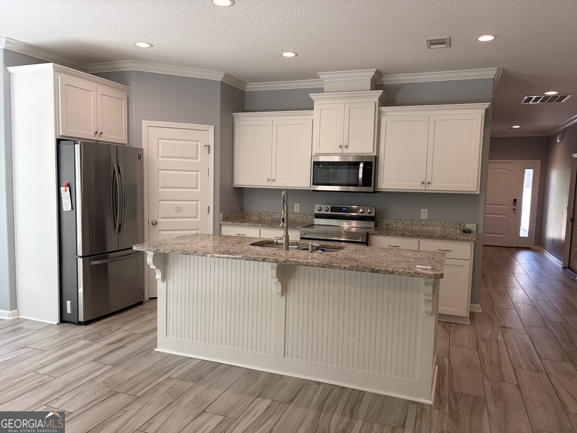 325 Gary Circle Property Photo 6