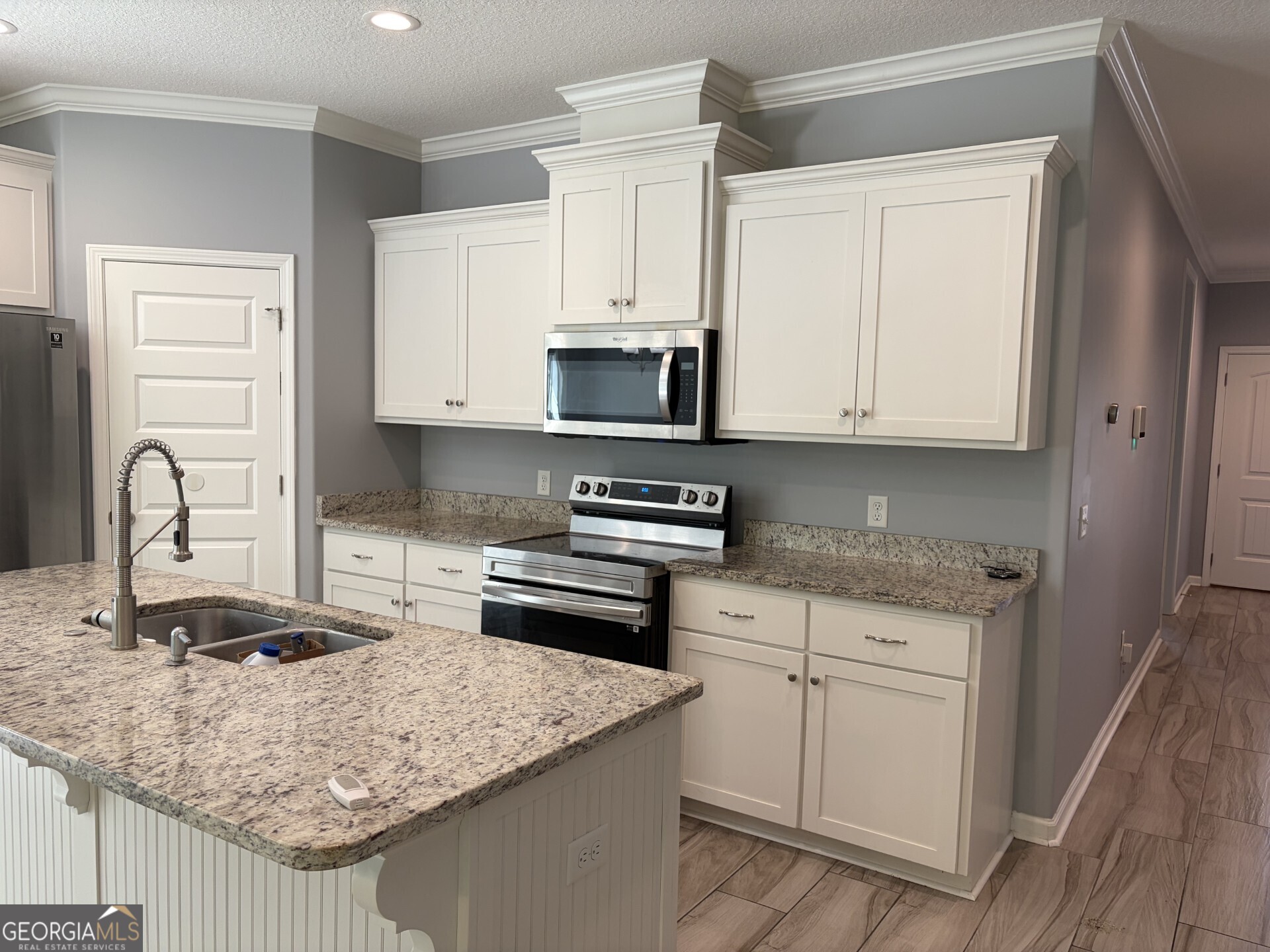 325 Gary Circle Property Photo 7