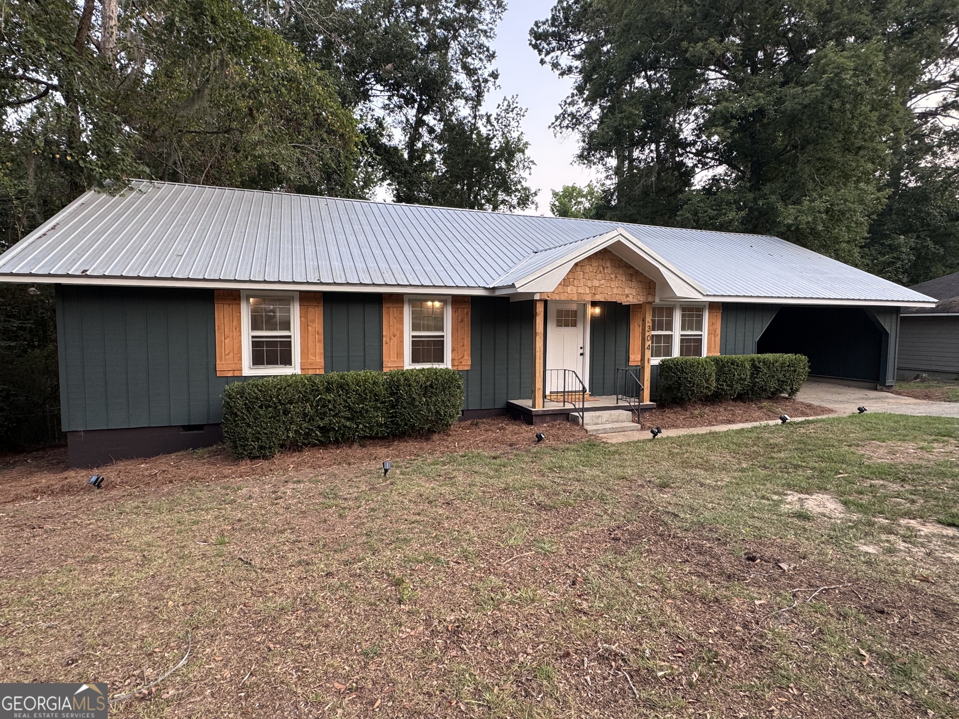 304 Pinewood Drive Property Photo 1