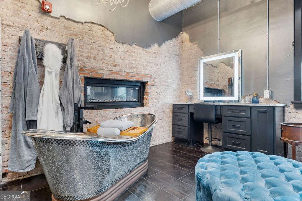 100 Broad Street Property Photo 85