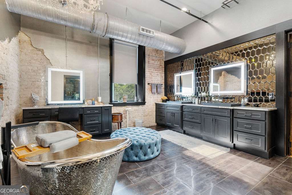 100 Broad Street Property Photo 86