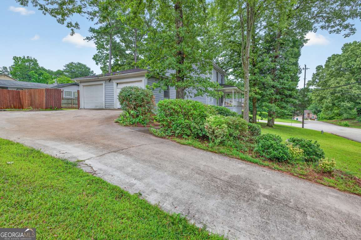 3356 Benton Harbor Court Property Photo 3