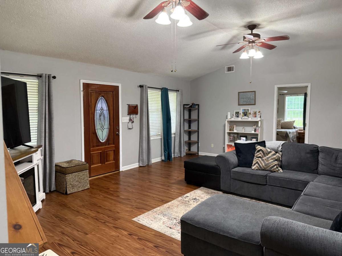 550 Smith Starley Road Ne Property Photo 6