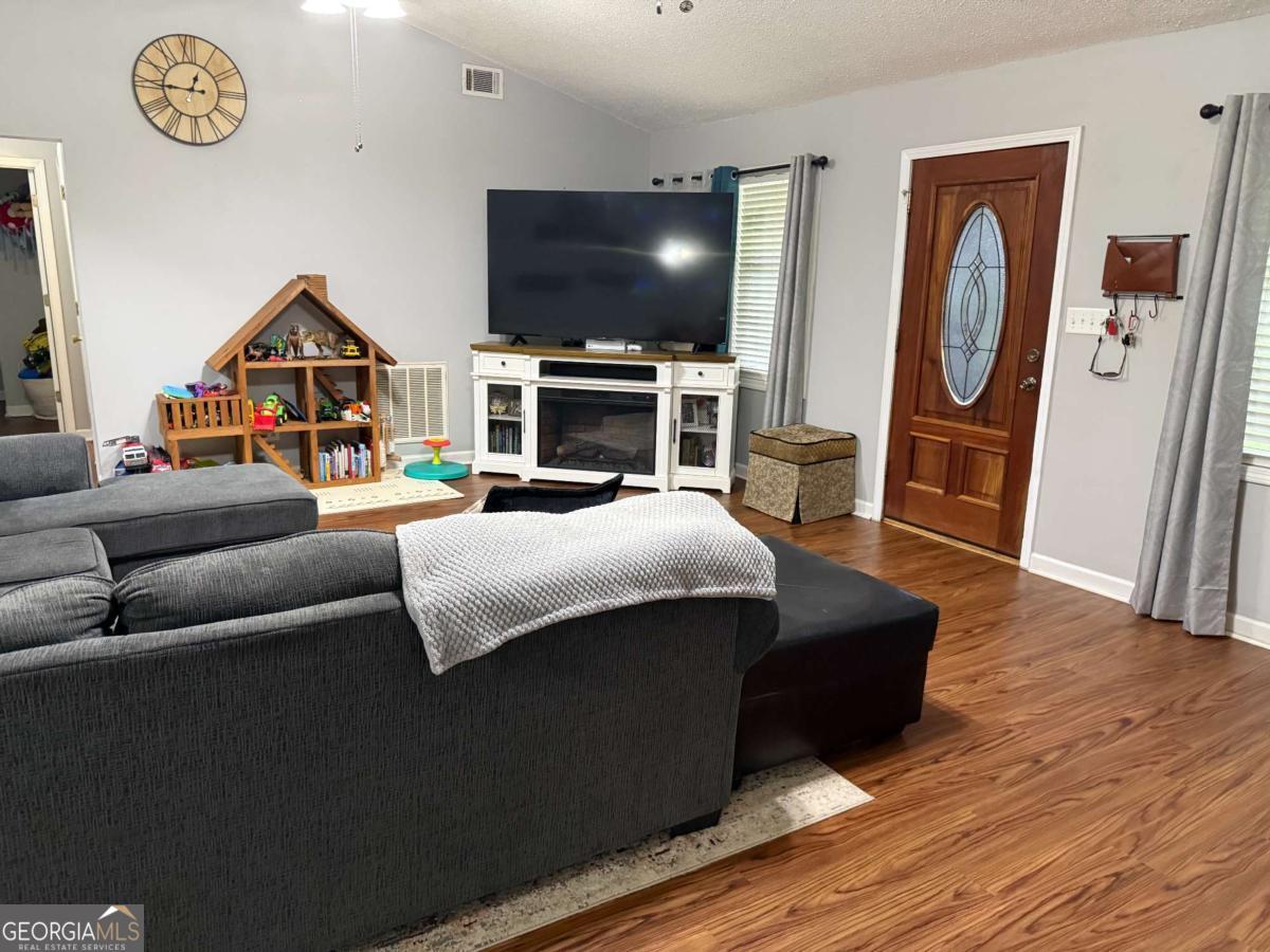 550 Smith Starley Road Ne Property Photo 10