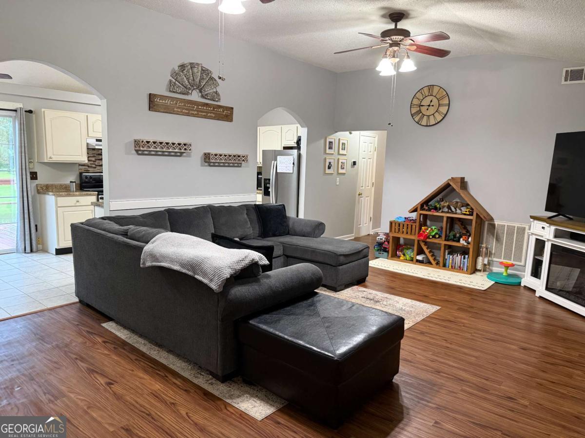 550 Smith Starley Road Ne Property Photo 11