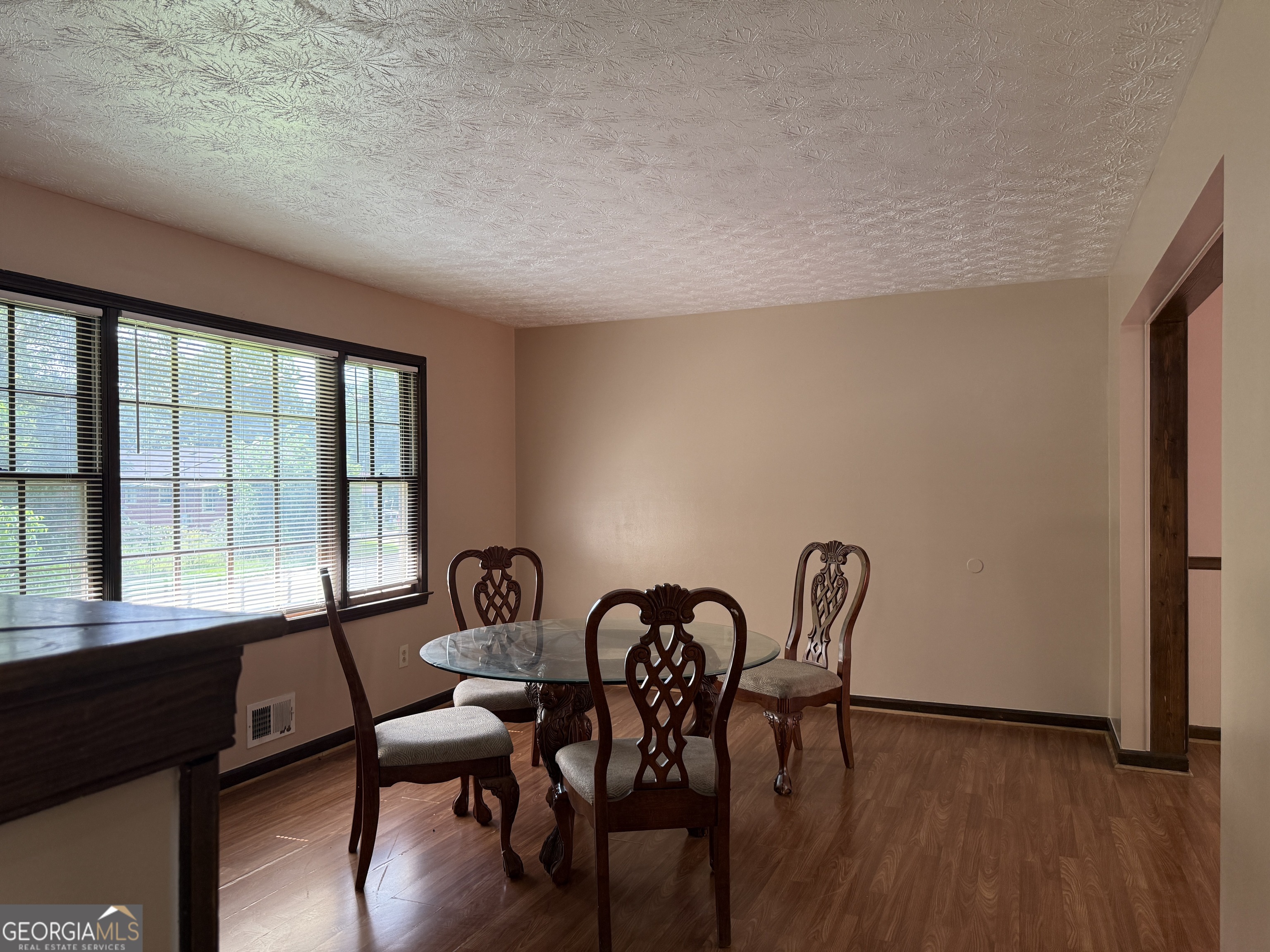8472 Sheridan Drive Property Photo 5