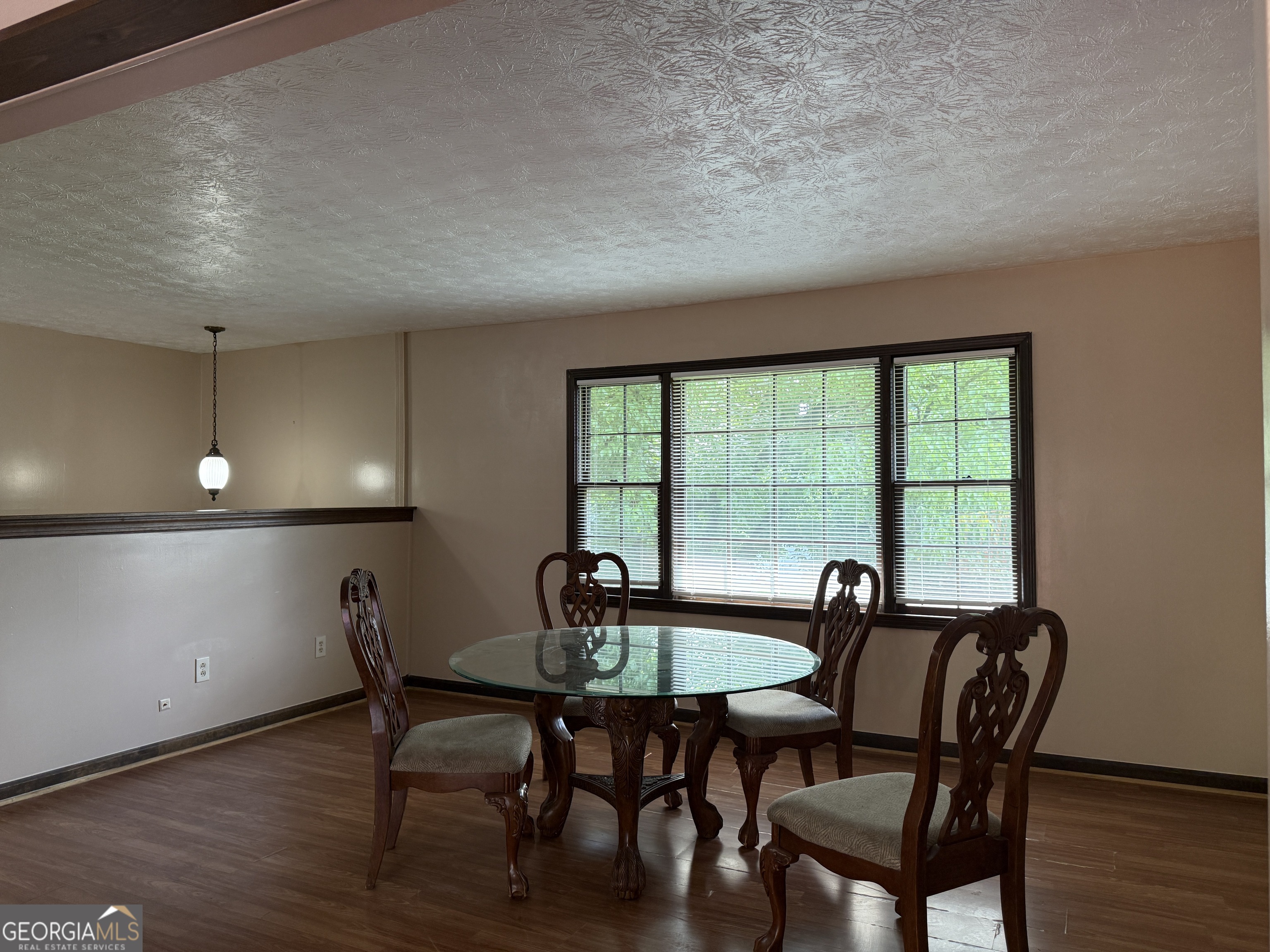8472 Sheridan Drive Property Photo 6