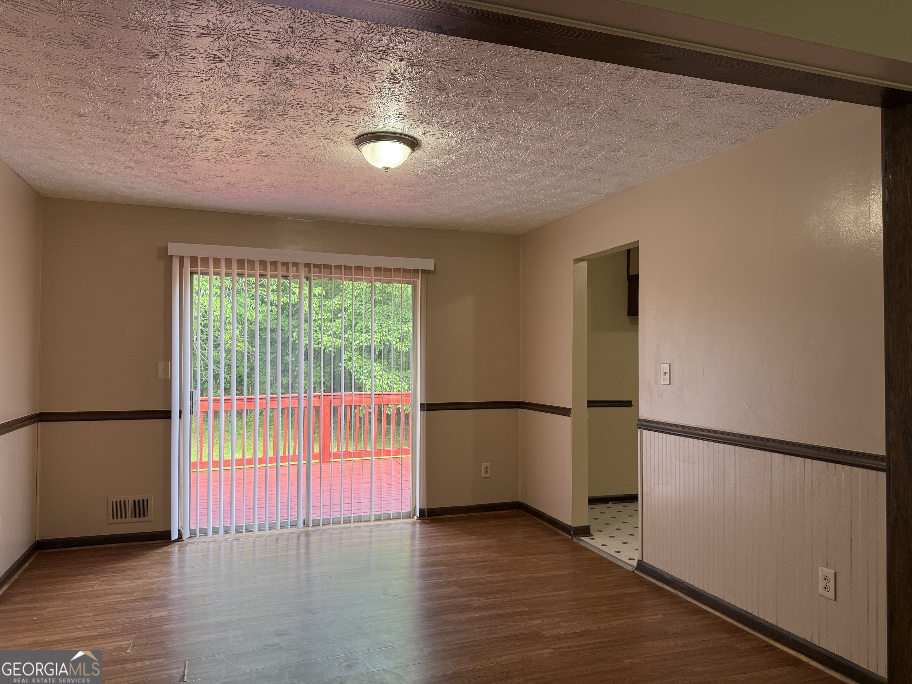 8472 Sheridan Drive Property Photo 8