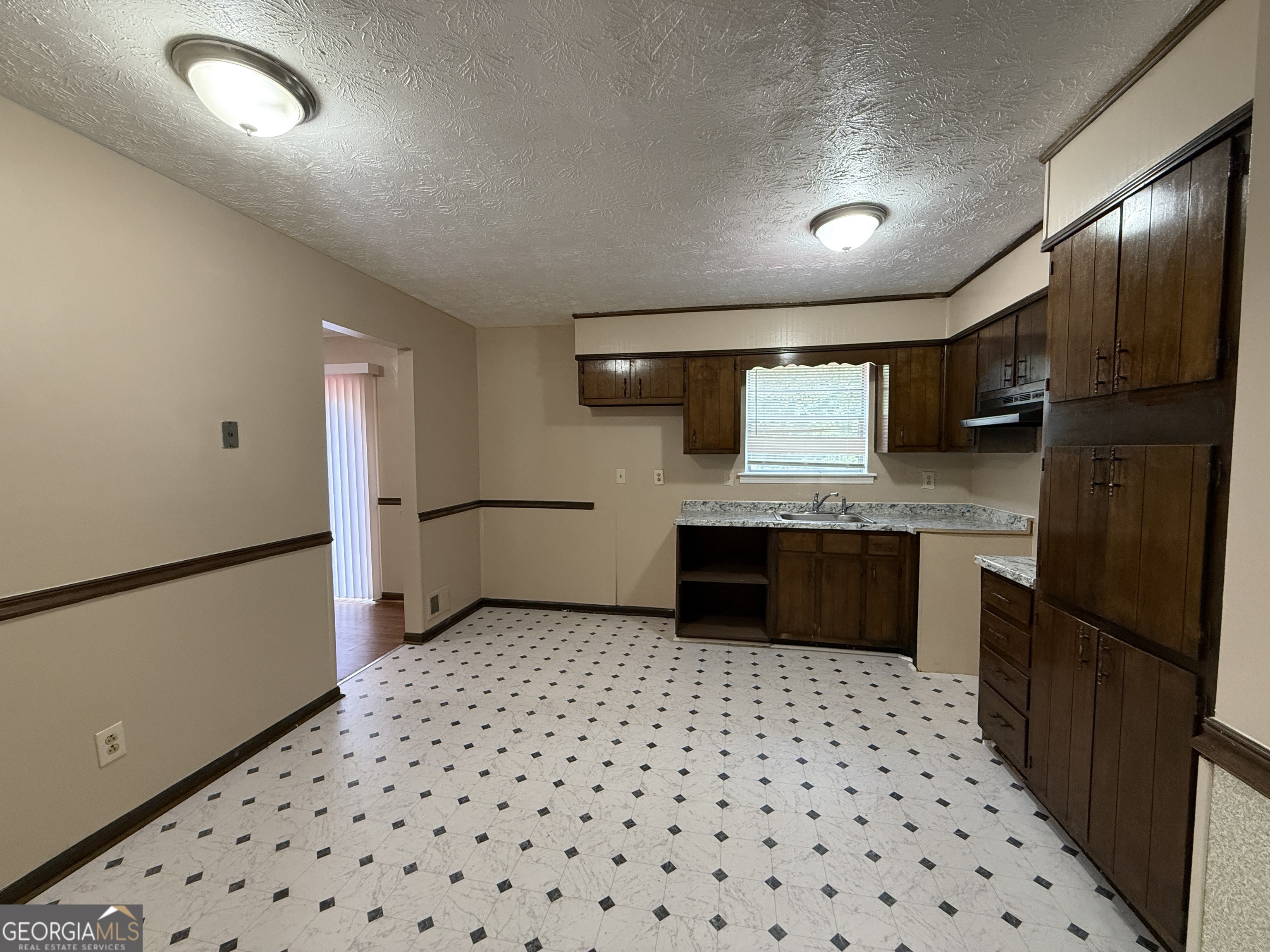 8472 Sheridan Drive Property Photo 10