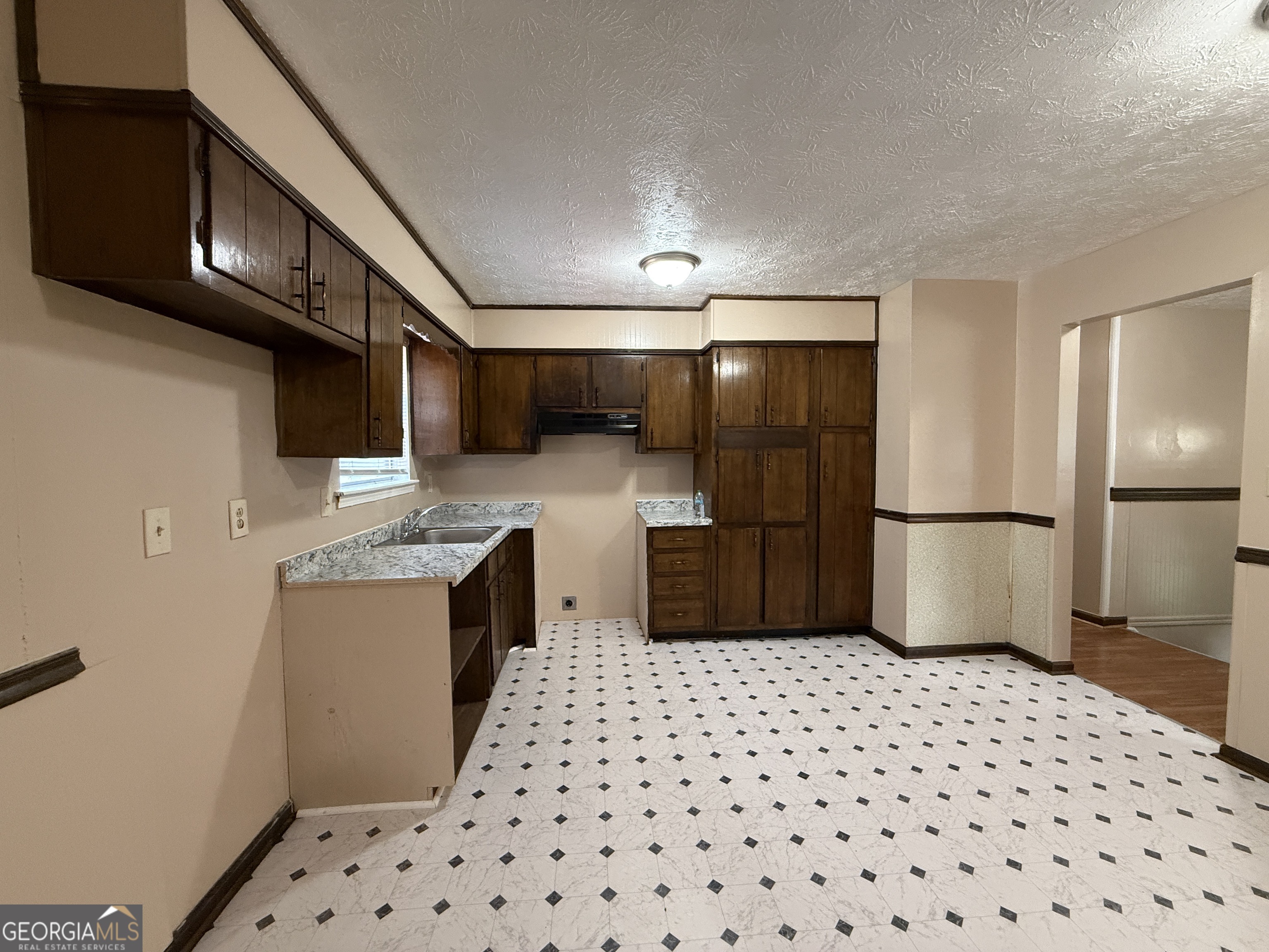 8472 Sheridan Drive Property Photo 11