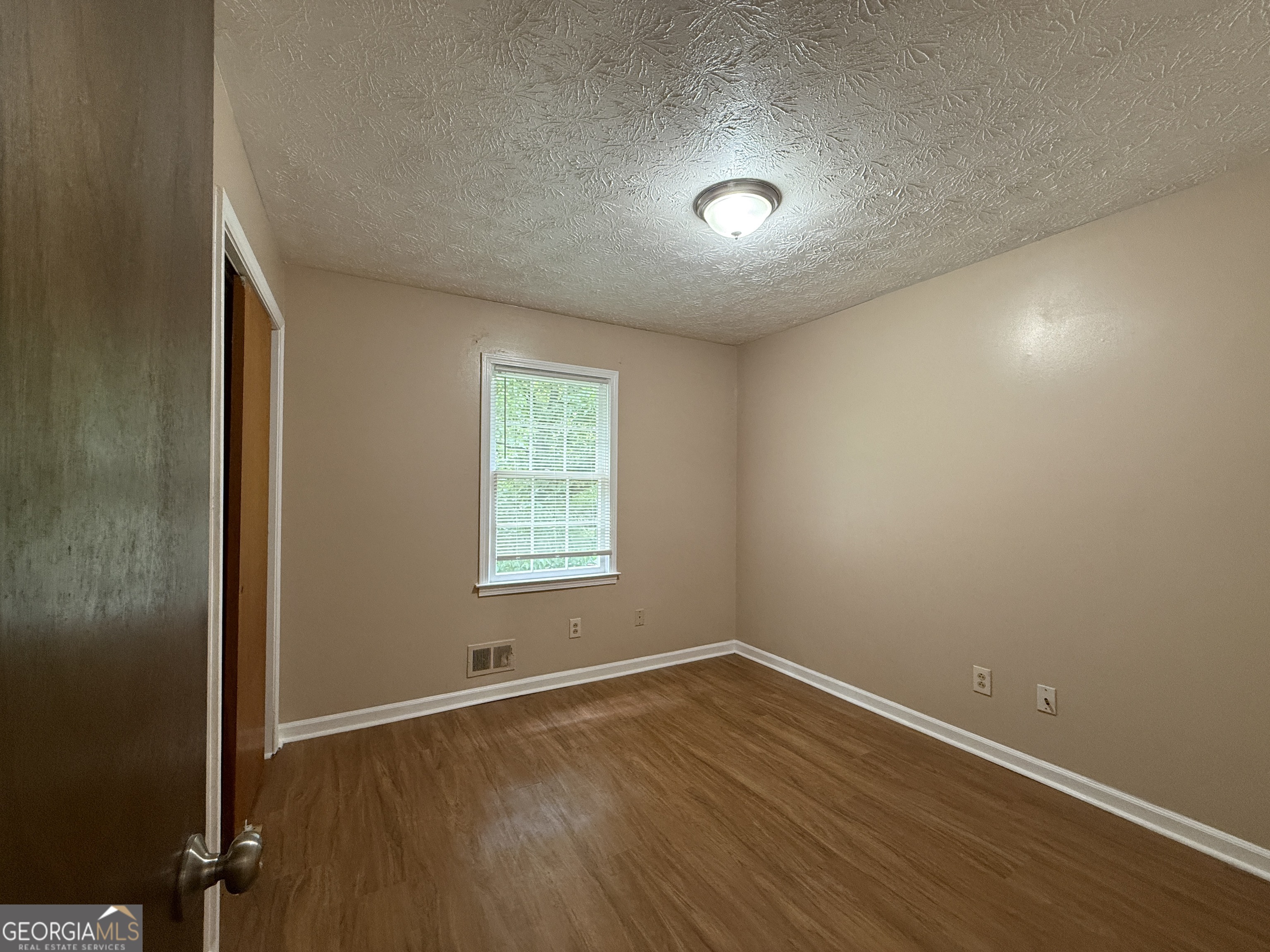 8472 Sheridan Drive Property Photo 12