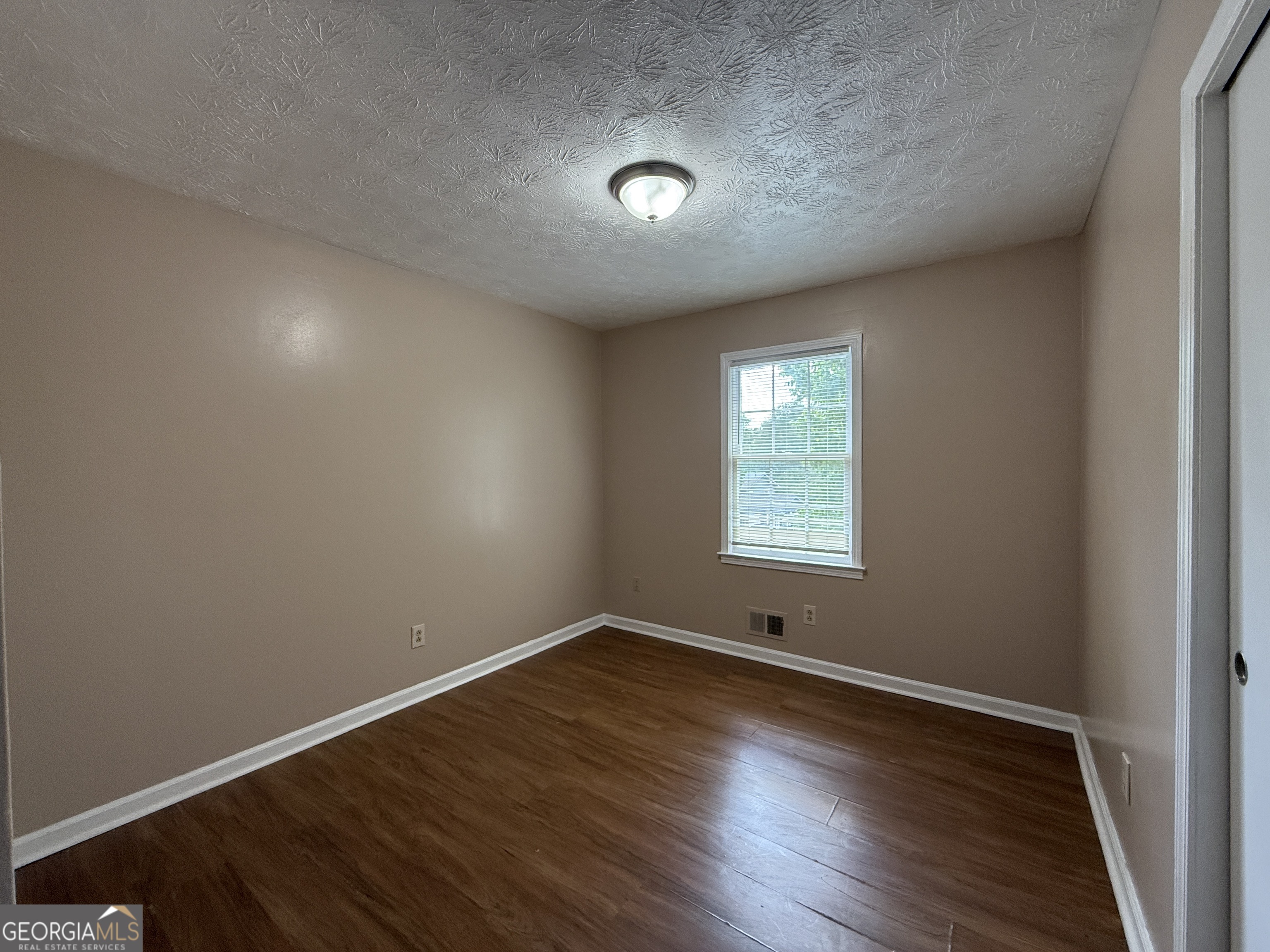 8472 Sheridan Drive Property Photo 18