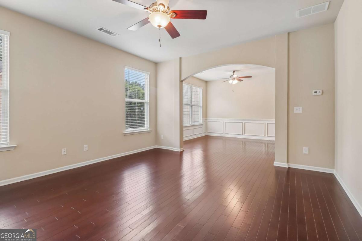 55 Grampian Way Property Photo 8