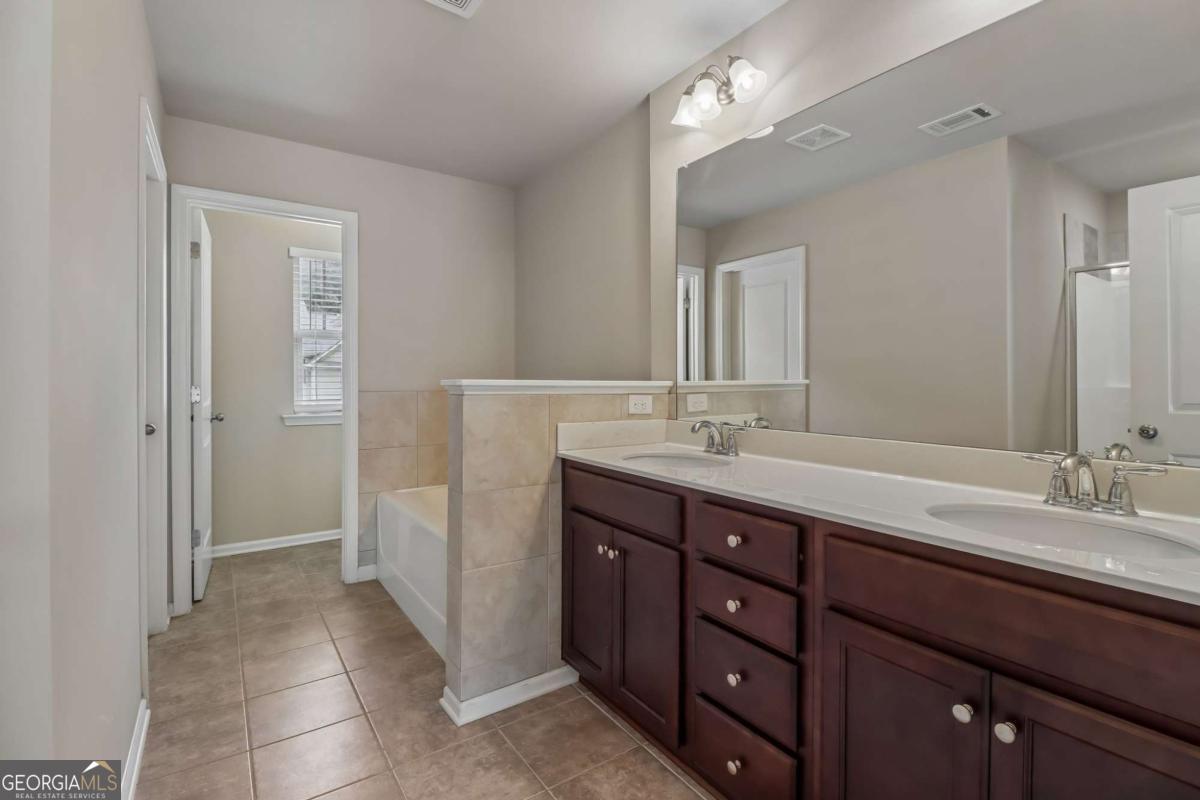 55 Grampian Way Property Photo 29