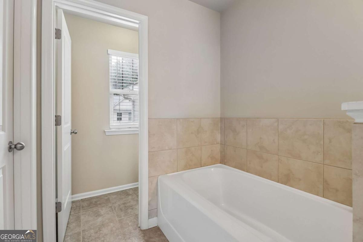 55 Grampian Way Property Photo 32