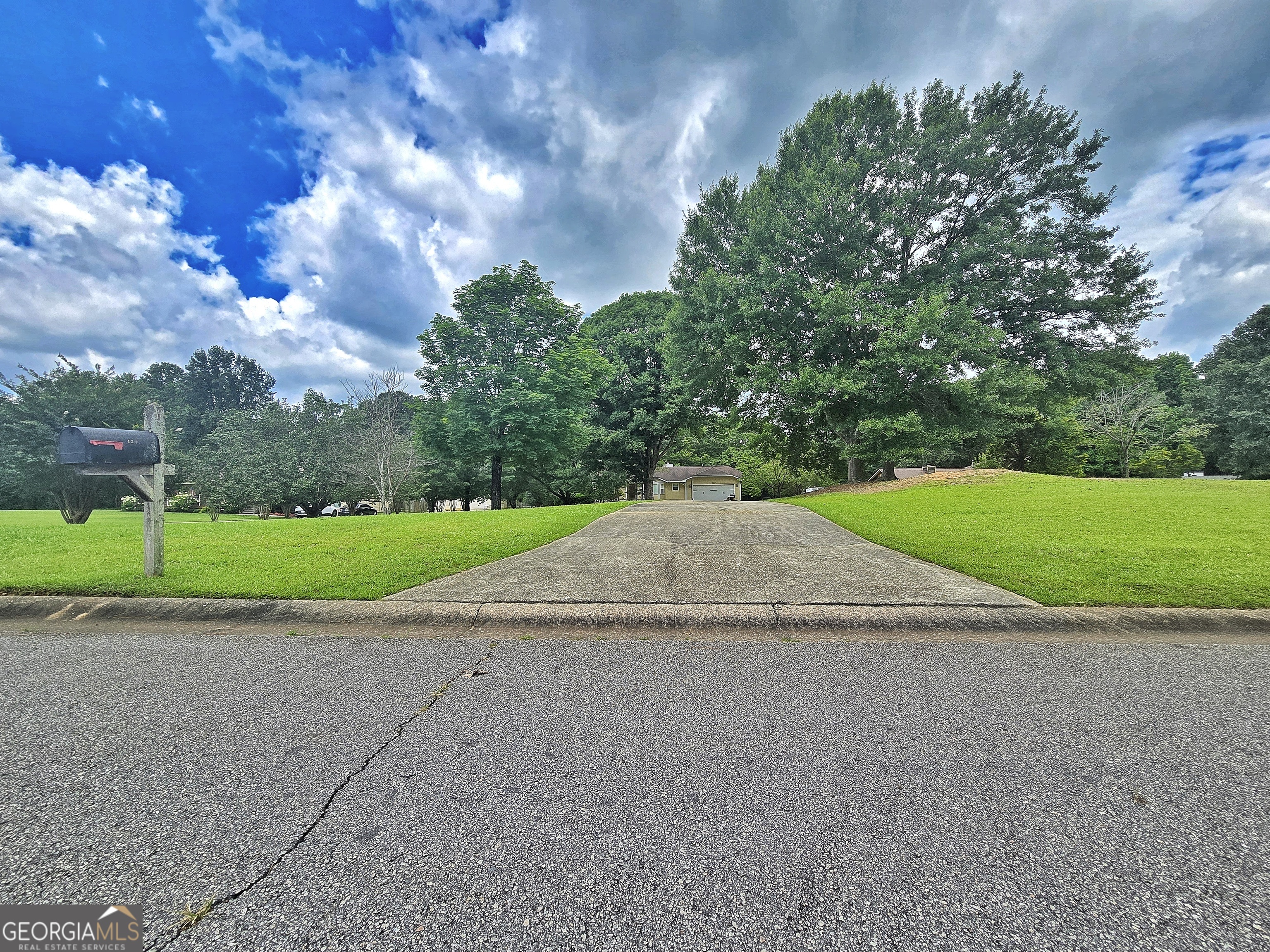 120 Aspen Lake Drive E Property Photo 2