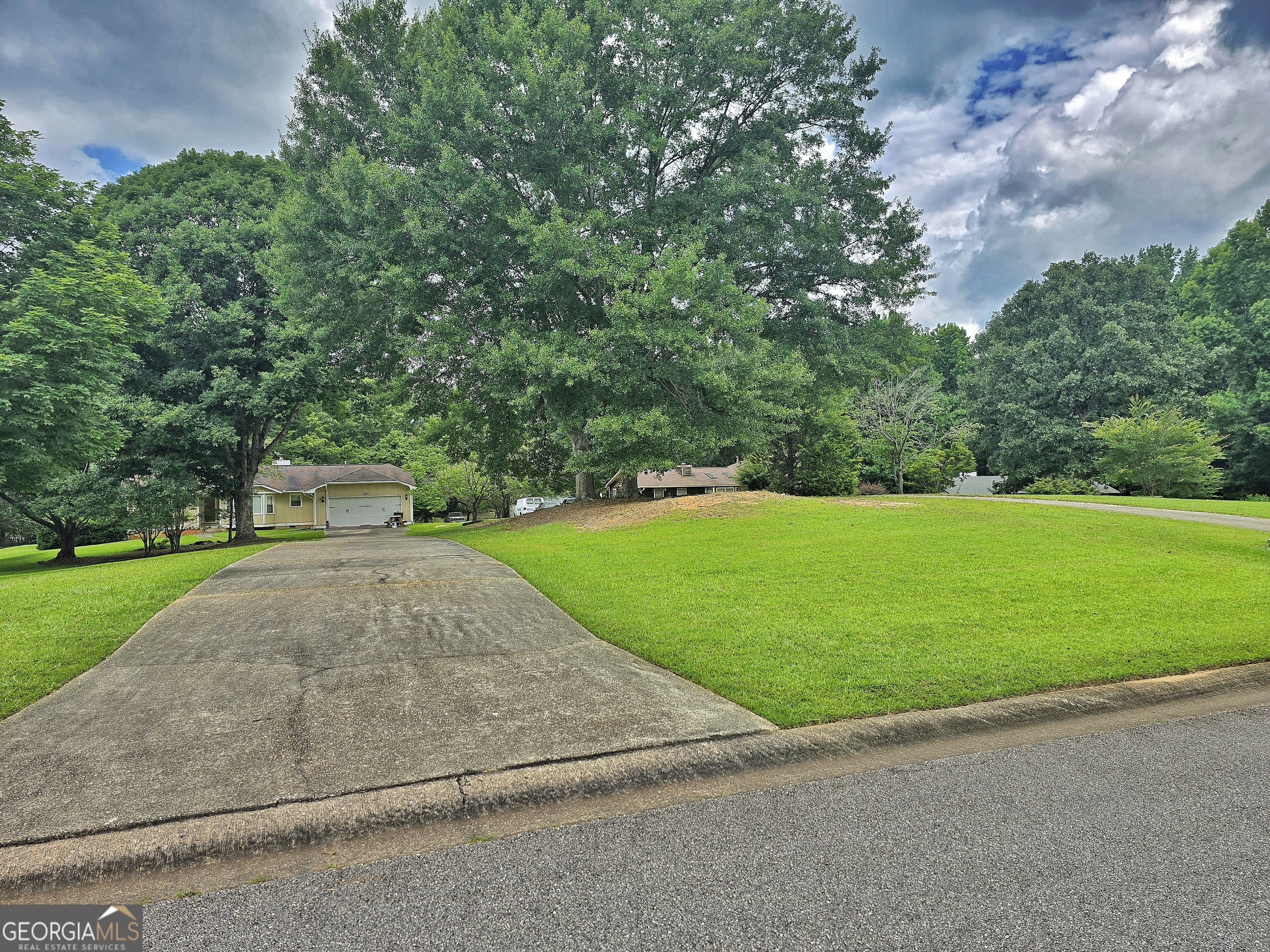 120 Aspen Lake Drive E Property Photo 3