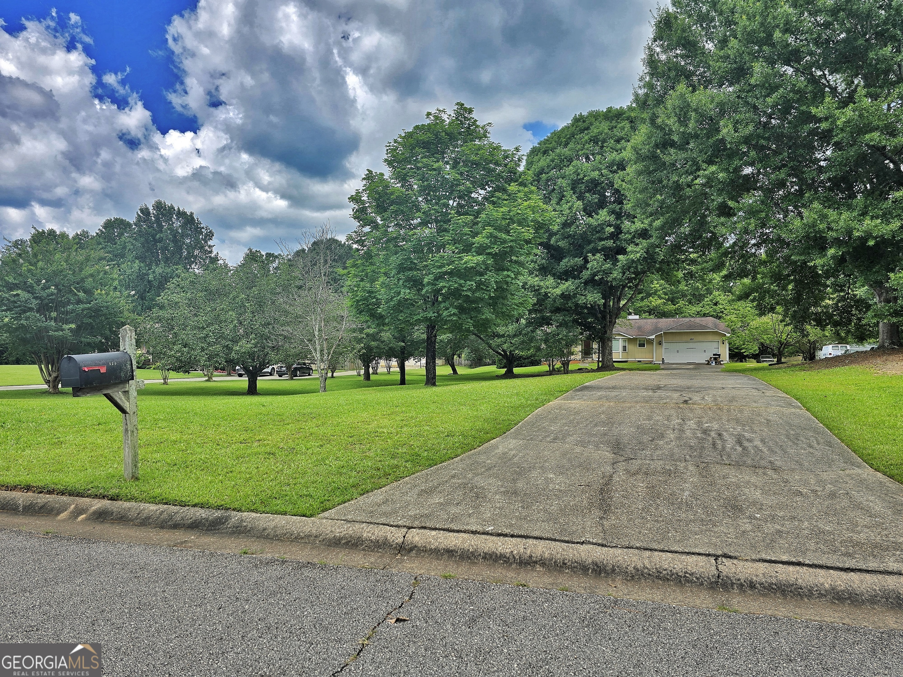 120 Aspen Lake Drive E Property Photo 6