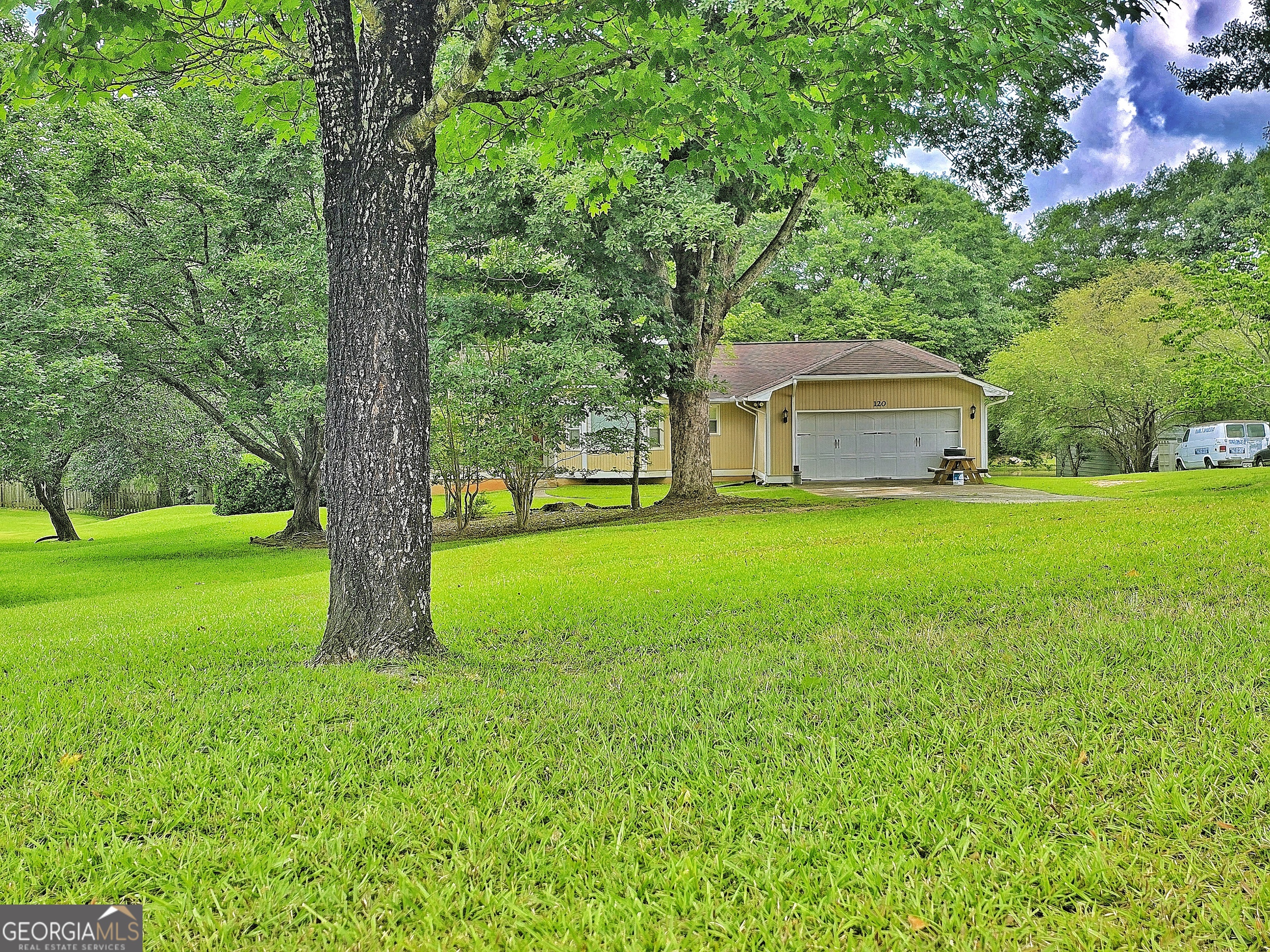 120 Aspen Lake Drive E Property Photo 9