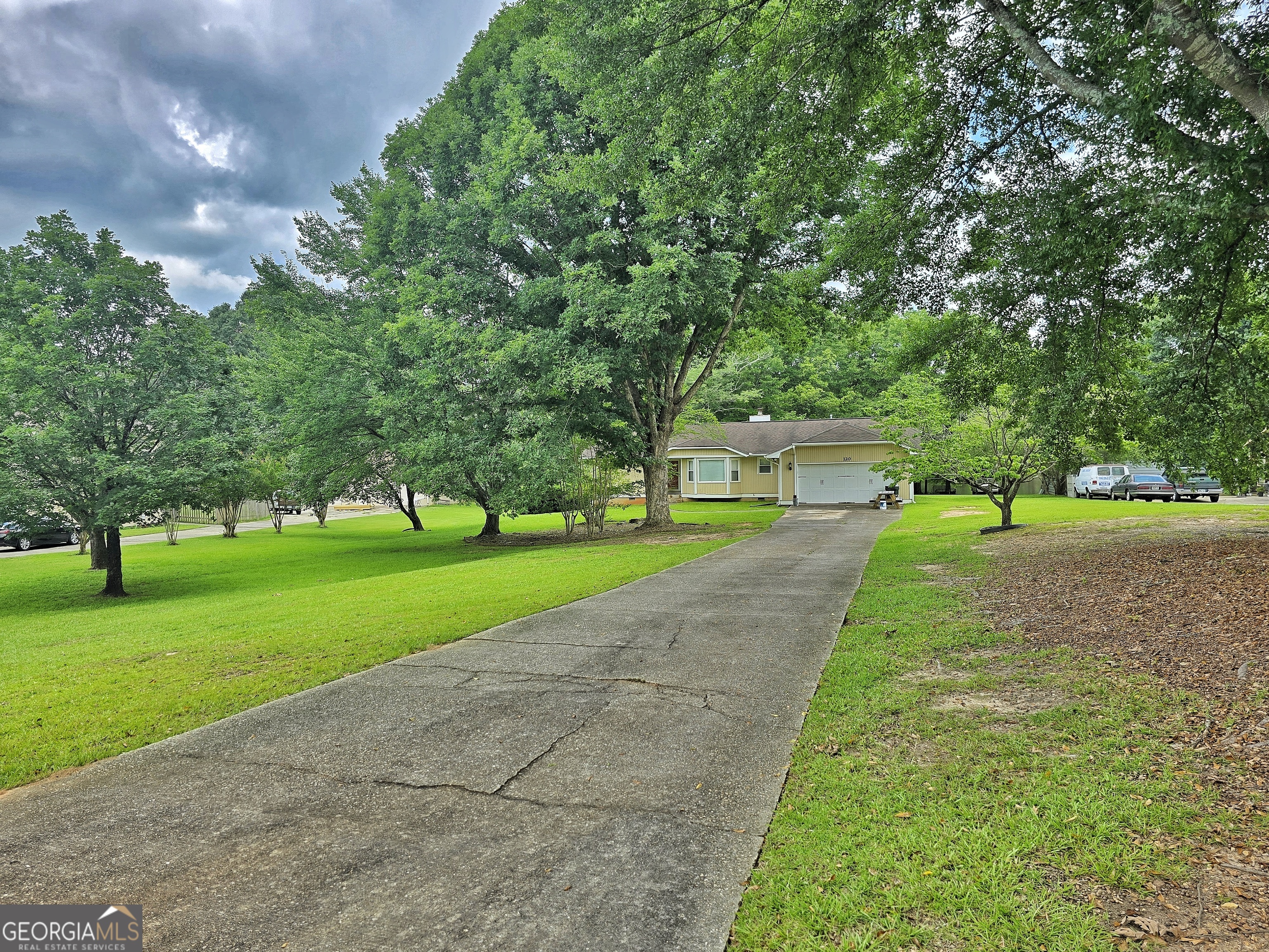120 Aspen Lake Drive E Property Photo 11