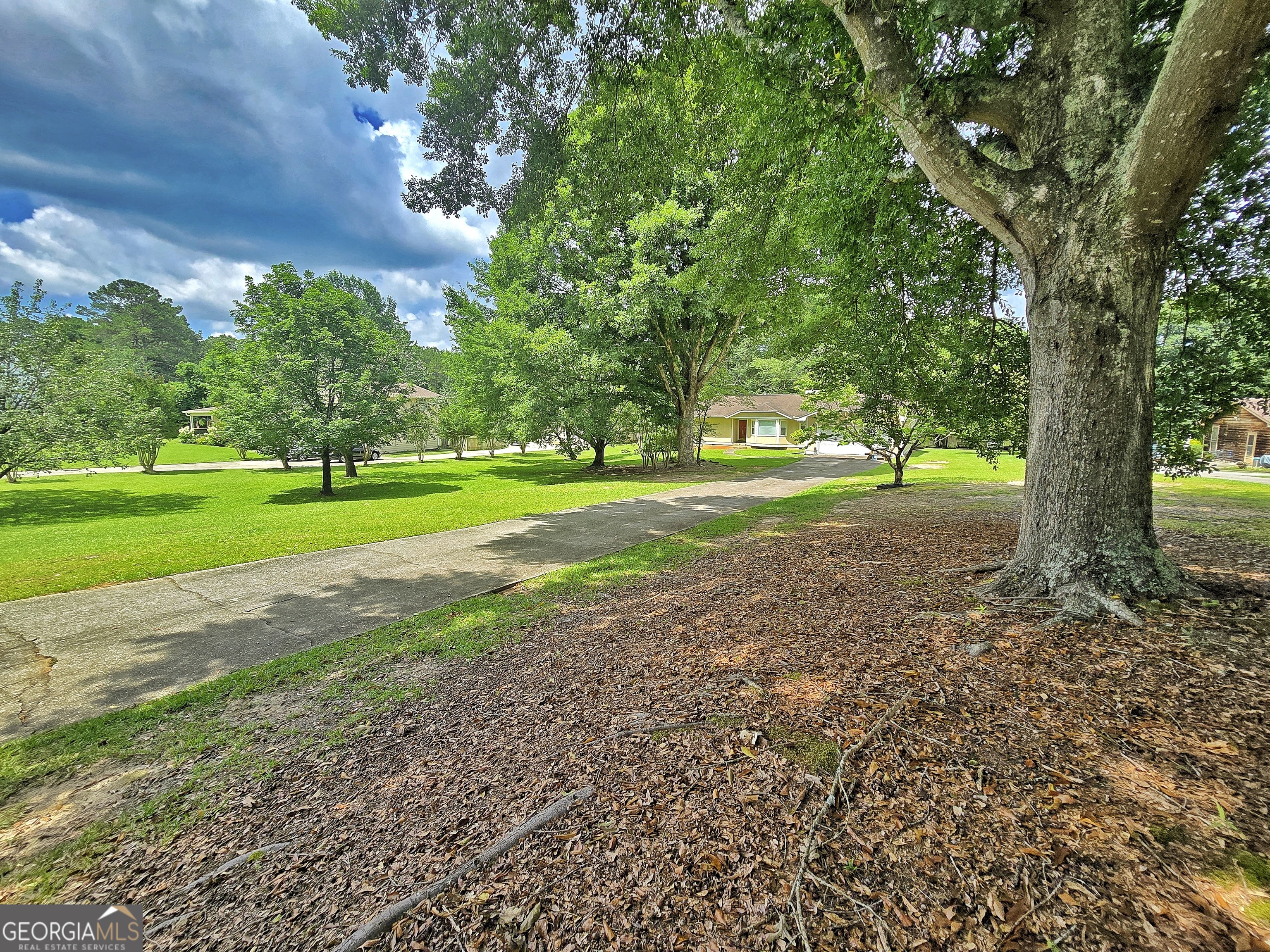 120 Aspen Lake Drive E Property Photo 12