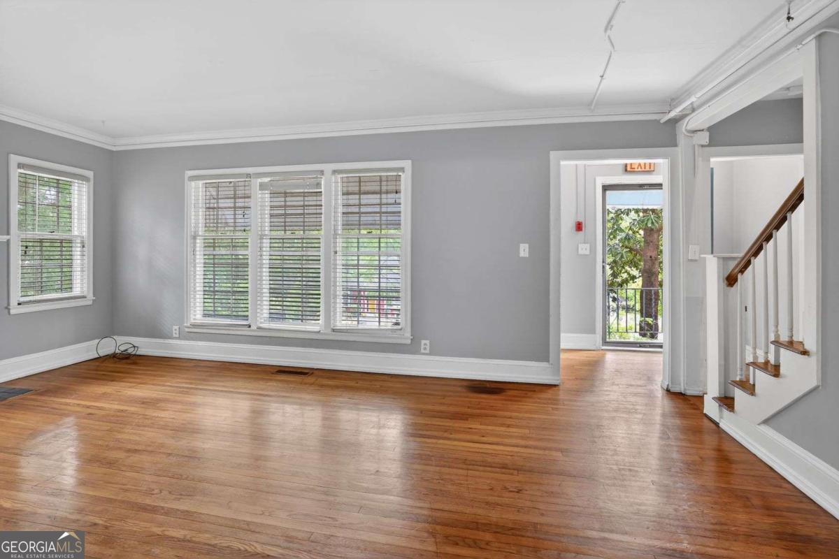 2728 Winburn Terrace Property Photo 3