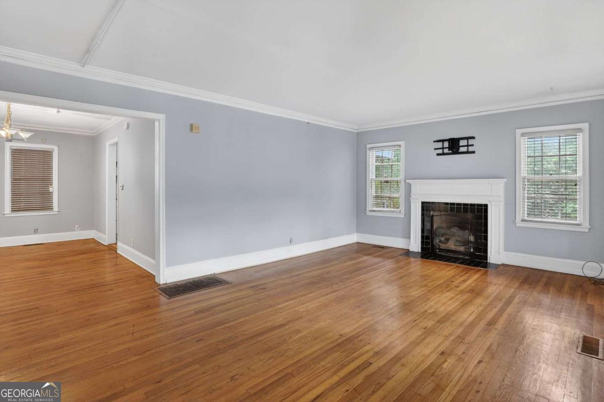 2728 Winburn Terrace Property Photo 4
