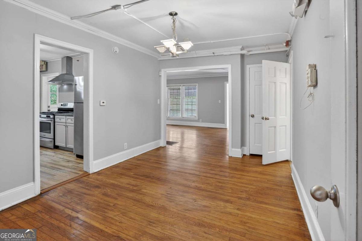 2728 Winburn Terrace Property Photo 9