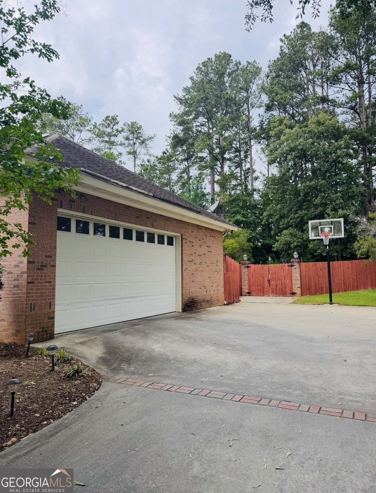 128 Cedar Creek Drive Property Photo 4