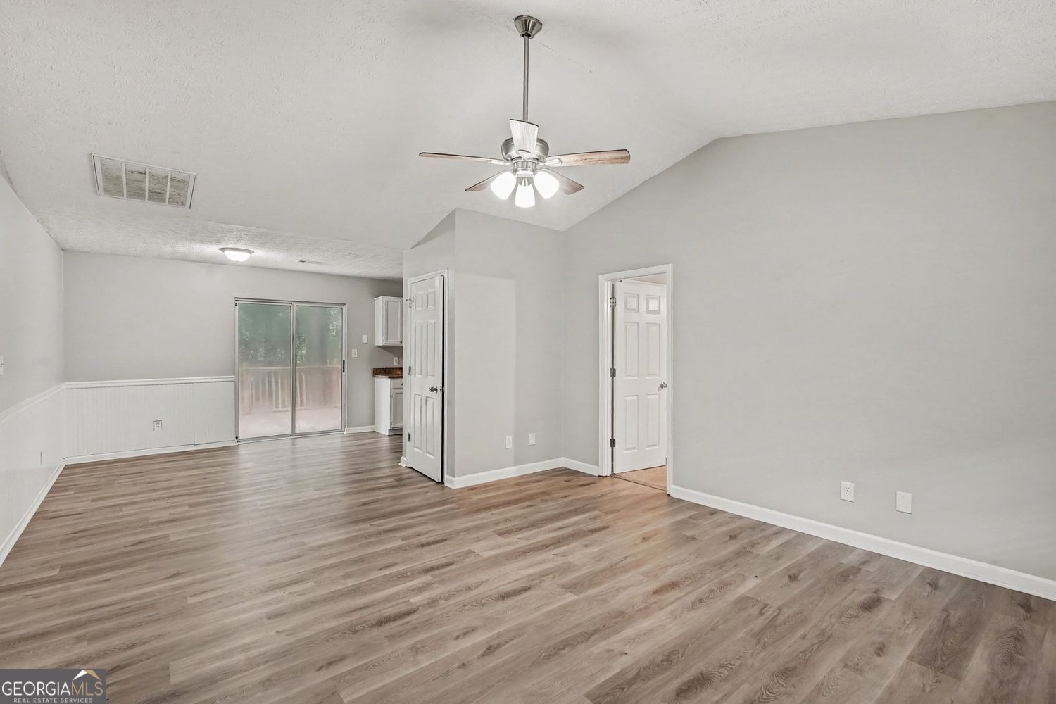 240 Spring Circle Property Photo 4
