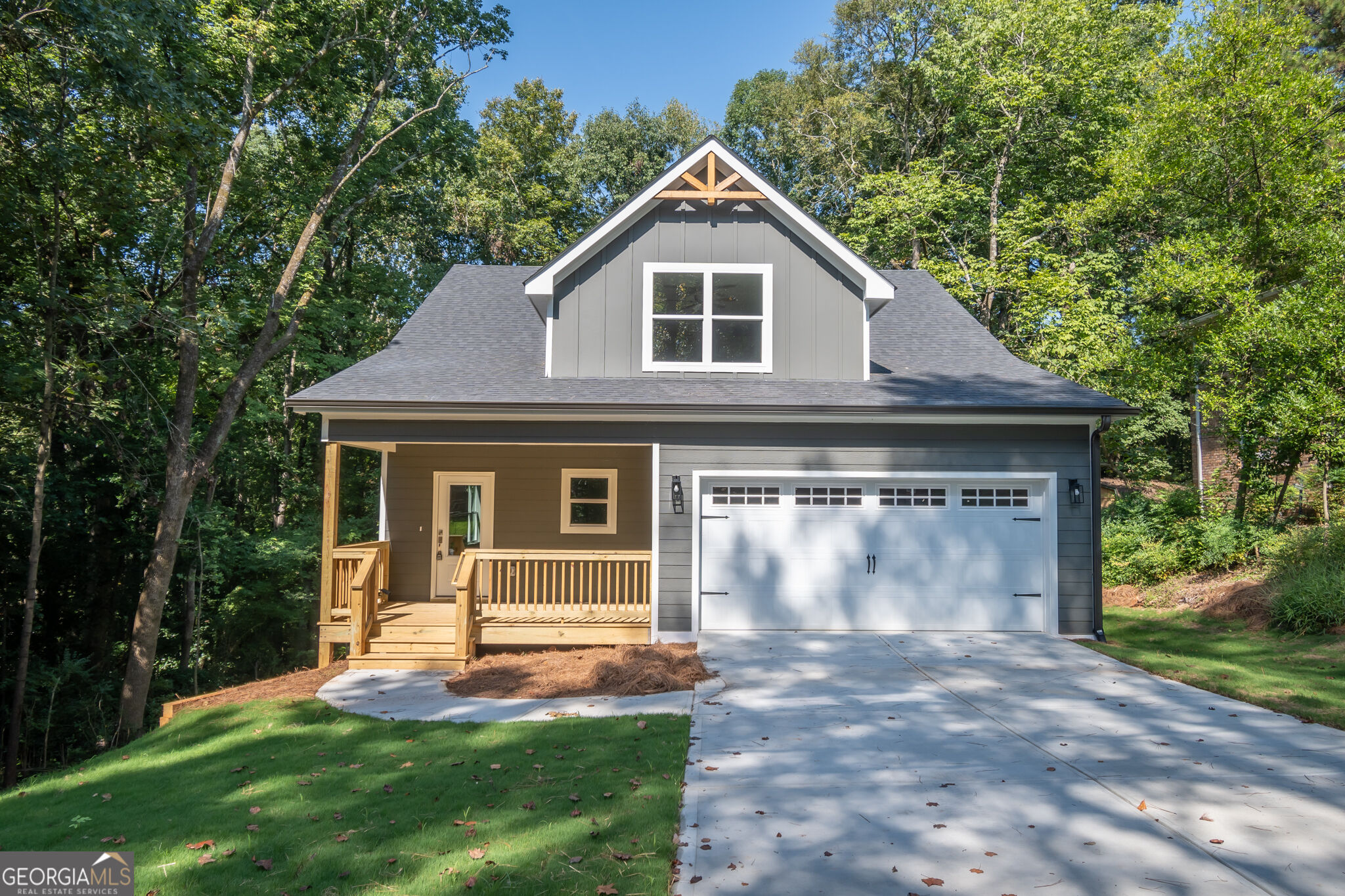 380 University Circle Property Photo 1