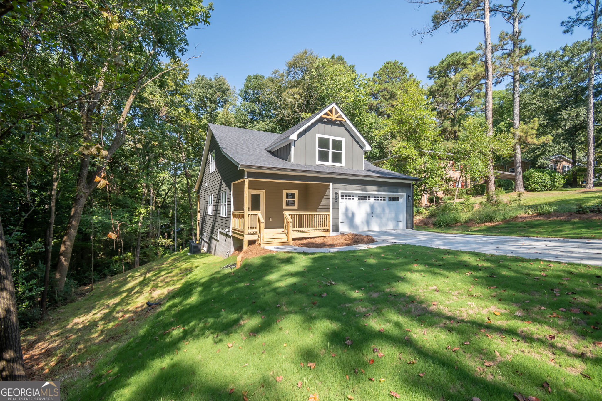 380 University Circle Property Photo 2