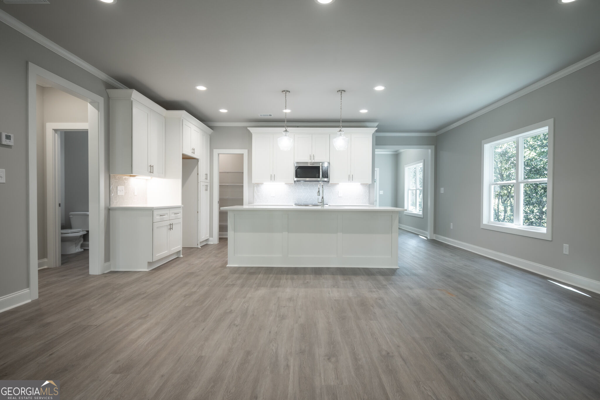380 University Circle Property Photo 12